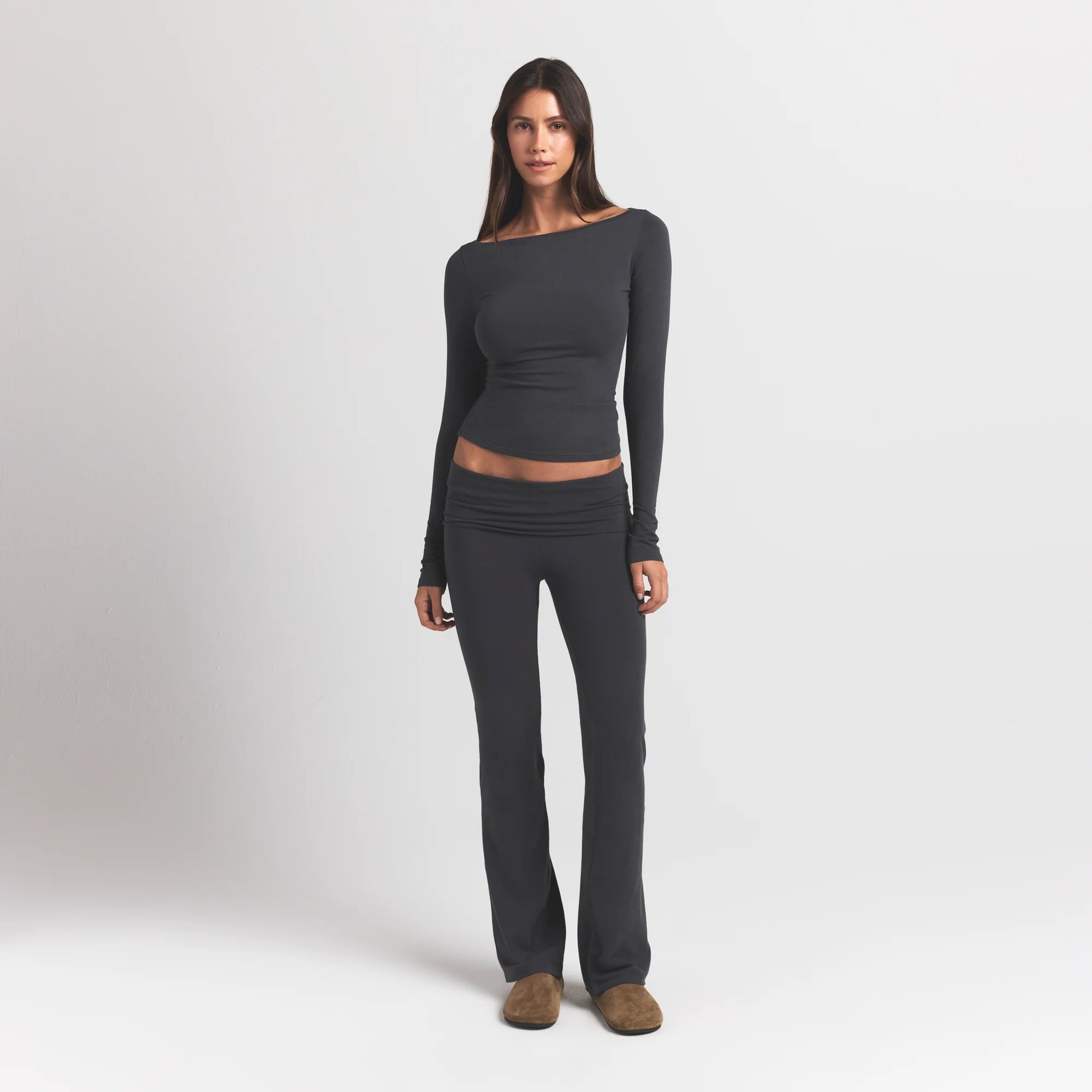 COTTON JERSEY FOLDOVER PANT | ASH ON A MODEL FRONT VIEW @ | FOCUS: 0.9, 0.1, 0.7
