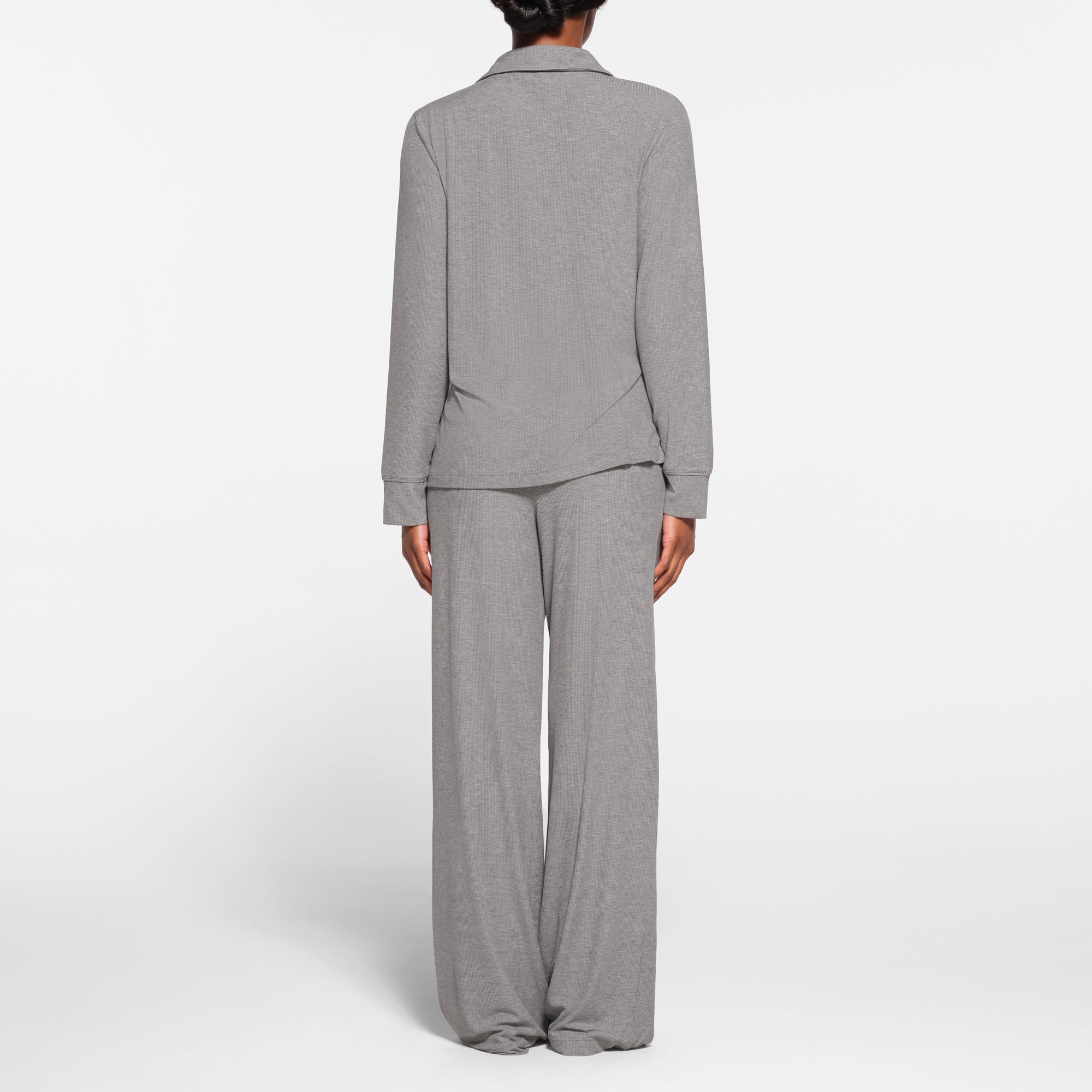 SOFT LOUNGE SLEEP SET | HEATHER GREY ON A MODEL BACK VIEW
