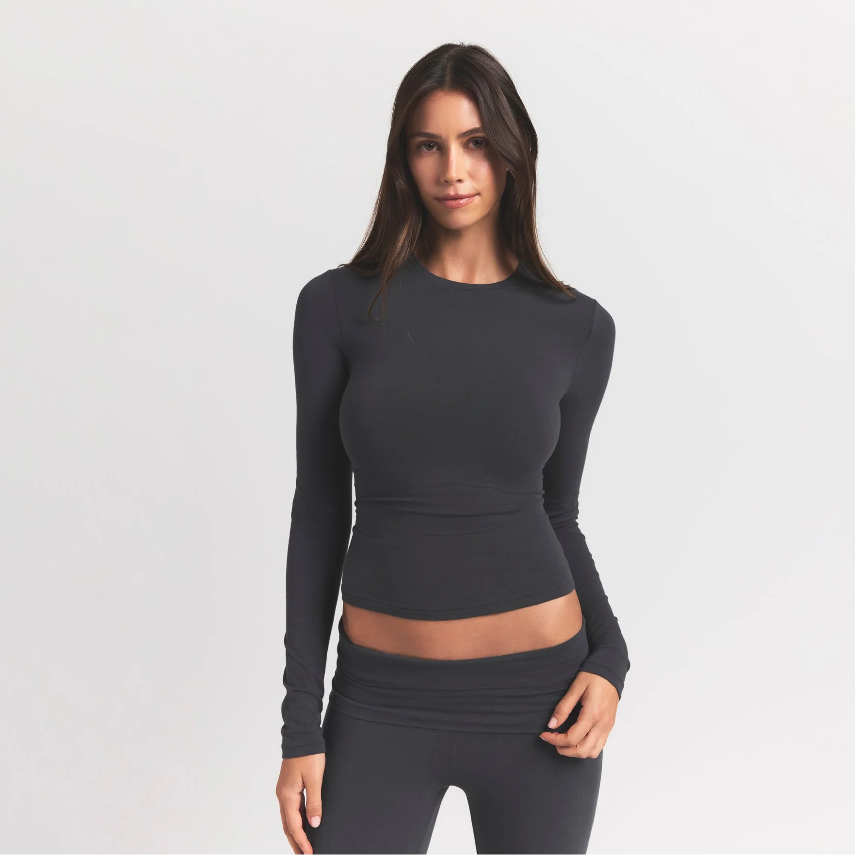 COTTON JERSEY LONG SLEEVE T-SHIRT | ASH ON A MODEL FRONT VIEW @ | FOCUS: 0.9, 0.1, 0.7