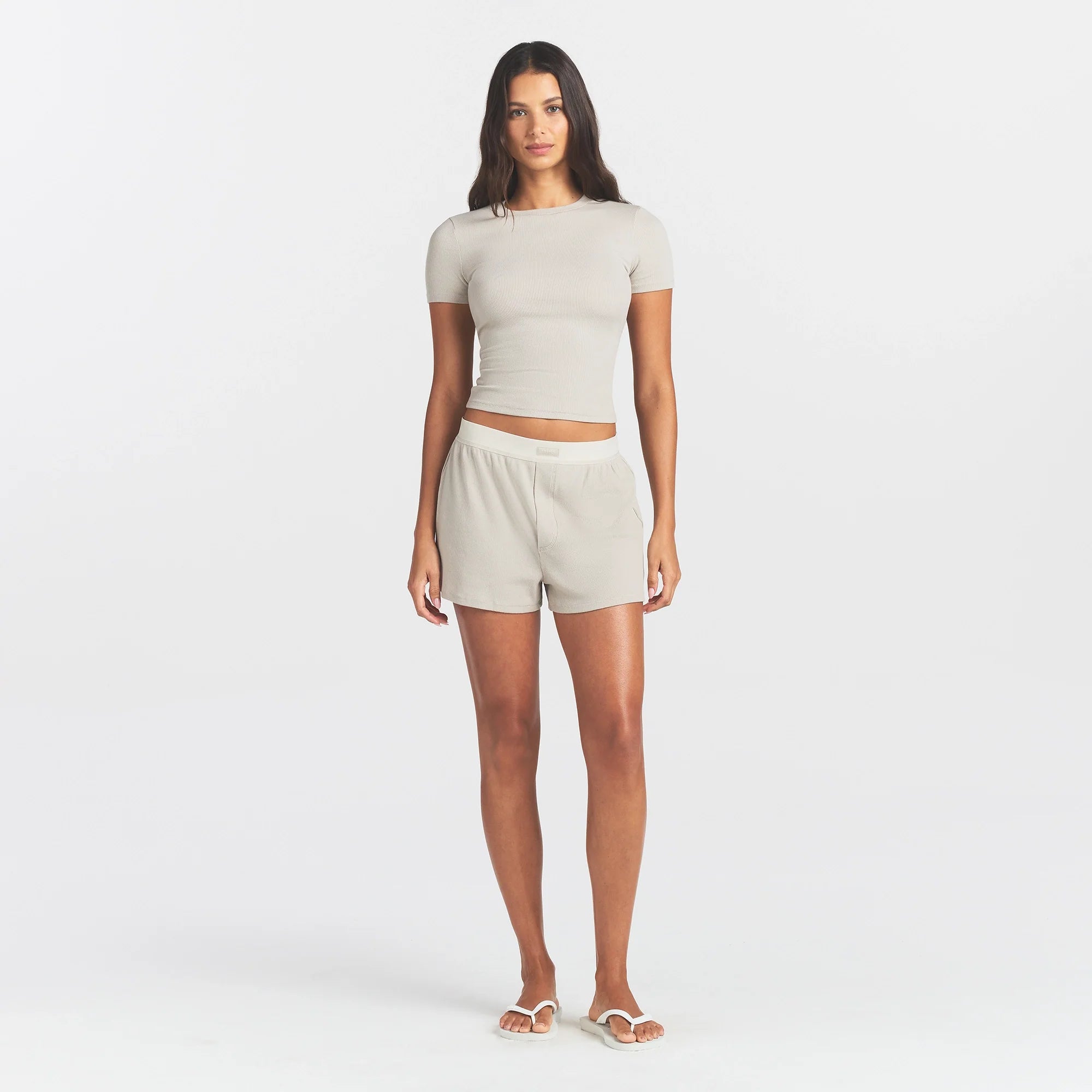 COTTON RIB T-SHIRT | STONE ON A MODEL FRONT VIEW @ | FOCUS: 0.0, 1.0, 0.9
