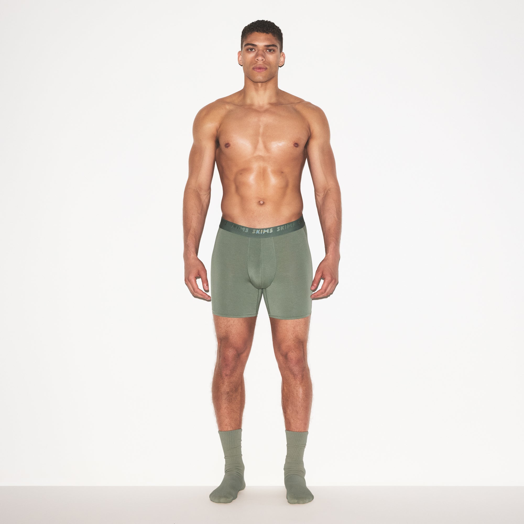 SKIMS STRETCH MENS 3" BOXER BRIEF 3-PACK | LAUREL MULTI ON A MODEL FRONT VIEW | FOCUS: 0.0, 1.0, 0.9