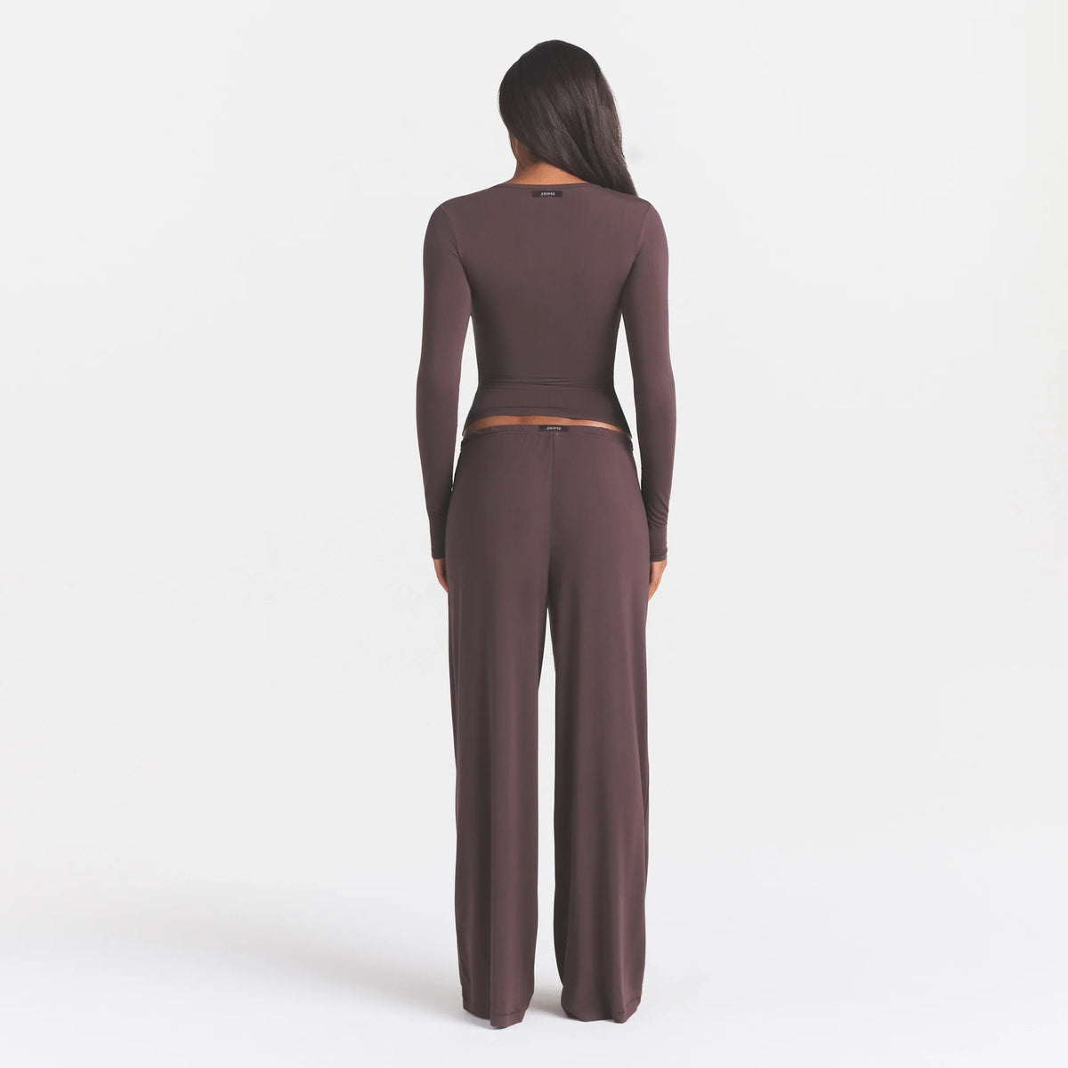 CLOUD SLEEP PANT | IRON ON A MODEL FRONT VIEW @ | FOCUS: 0.0, 1.0, 0.9