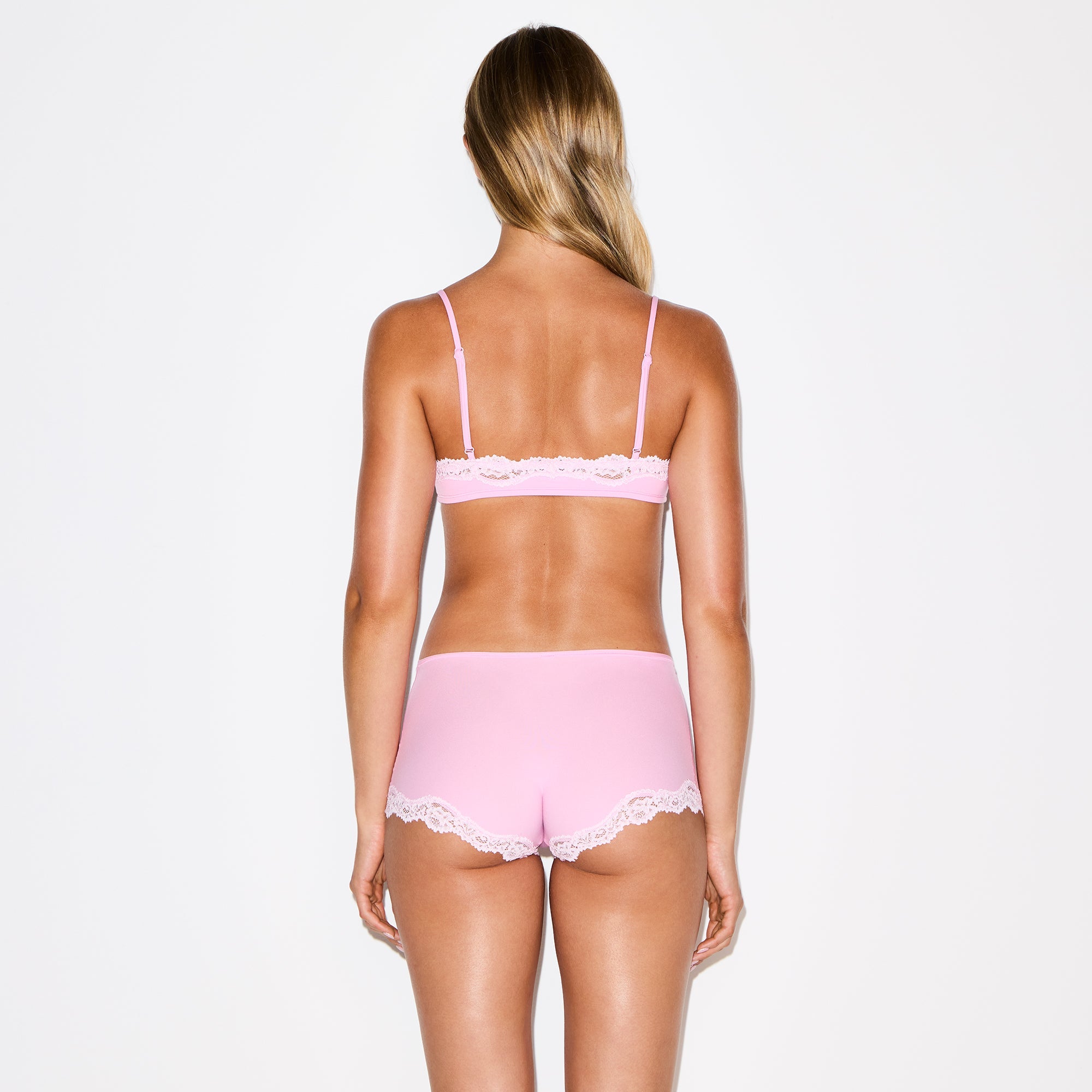 FITS EVERYBODY LACE SCOOP BRALETTE | BUBBLEGUM TONAL ON A MODEL BACK VIEW @ | FOCUS: 0.0, 1.0, 0.9