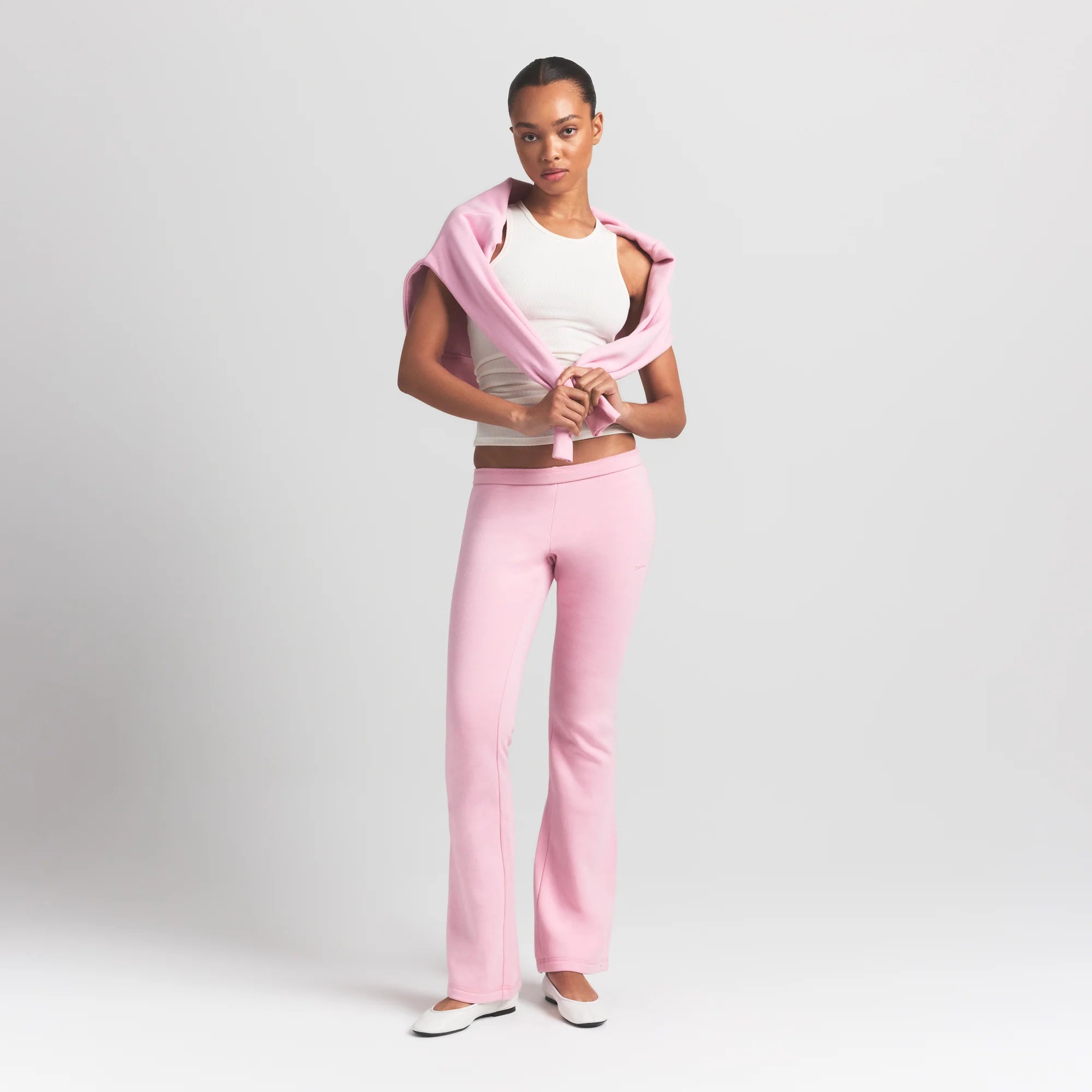 COTTON FLEECE SLIM PANT | HALITE ON A MODEL FRONT VIEW @ | FOCUS: 0.9, 0.1, 0.7