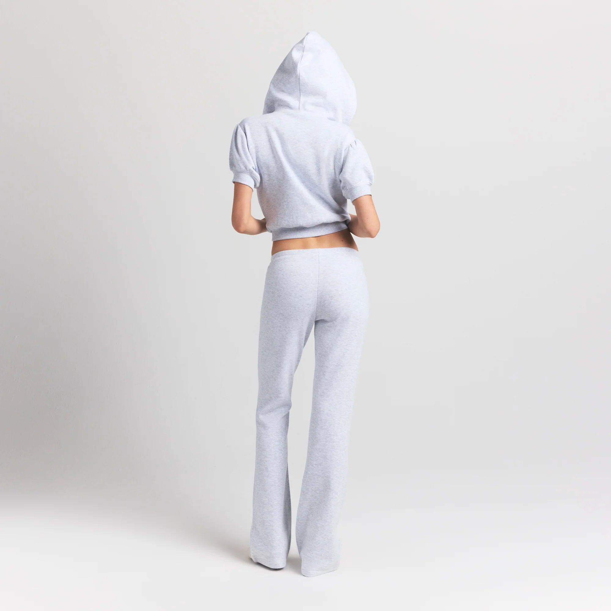 COTTON FLEECE SLIM PANT | LIGHT HEATHER GREY ON A MODEL BACK VIEW @ | FOCUS: 0.9, 0.1, 0.7