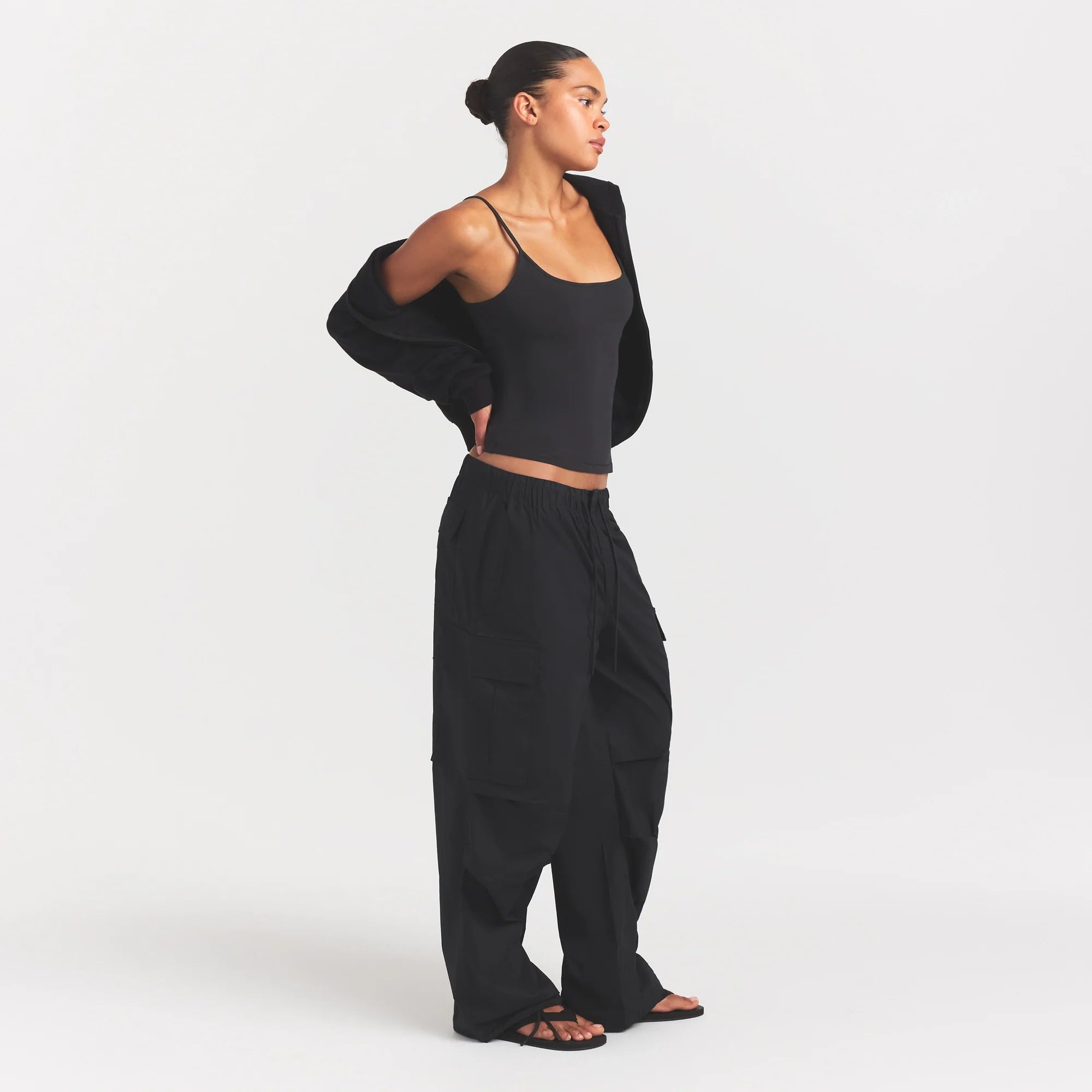 WOVEN COTTON OVERSIZED LOW RISE CARGO PANT | ONYX ON A MODEL FRONT VIEW @ | FOCUS: 0.0, 1.0, 0.9