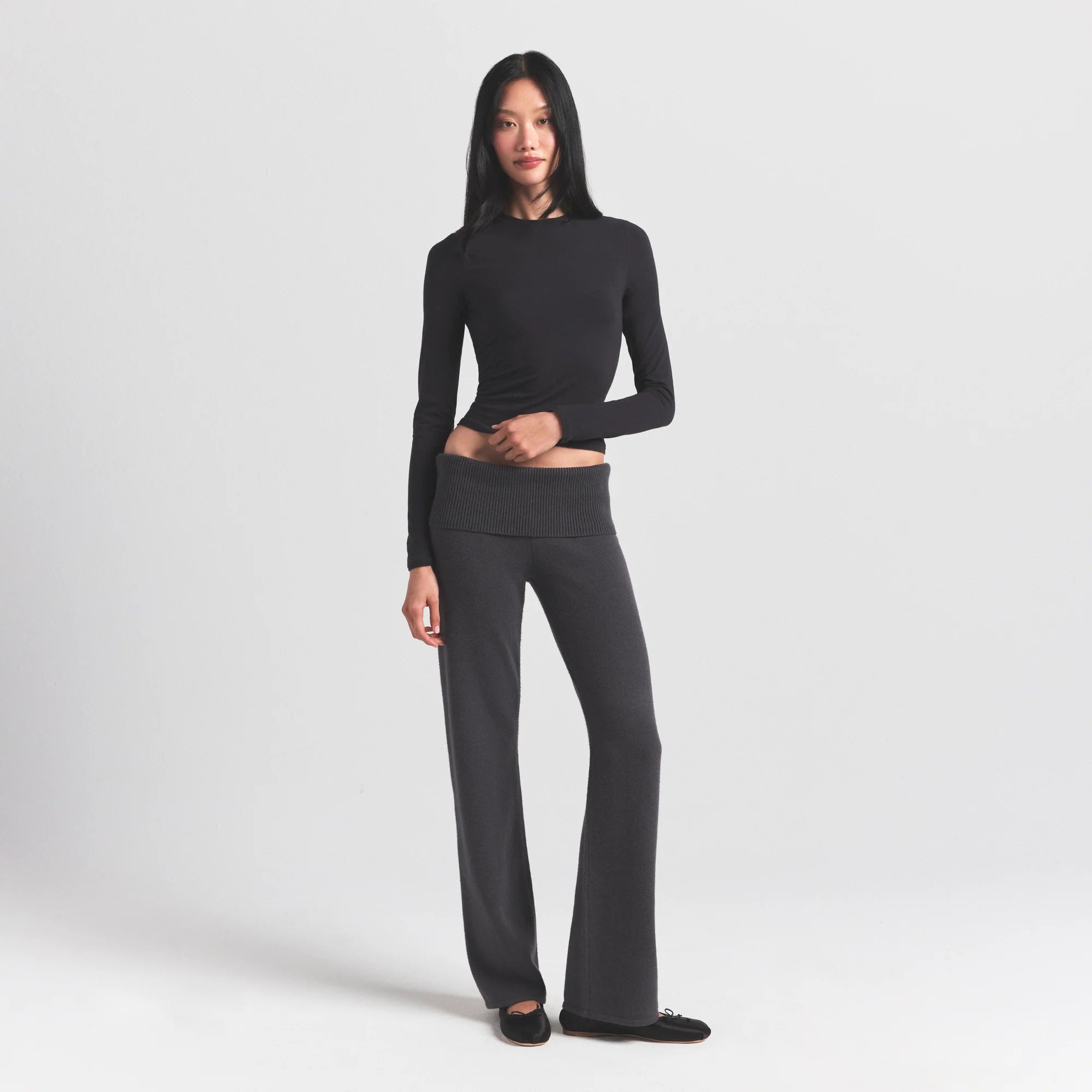 SWEATER KNITS PANT | ASH ON A MODEL FRONT VIEW @ | FOCUS: 0.0, 1.0, 0.9
