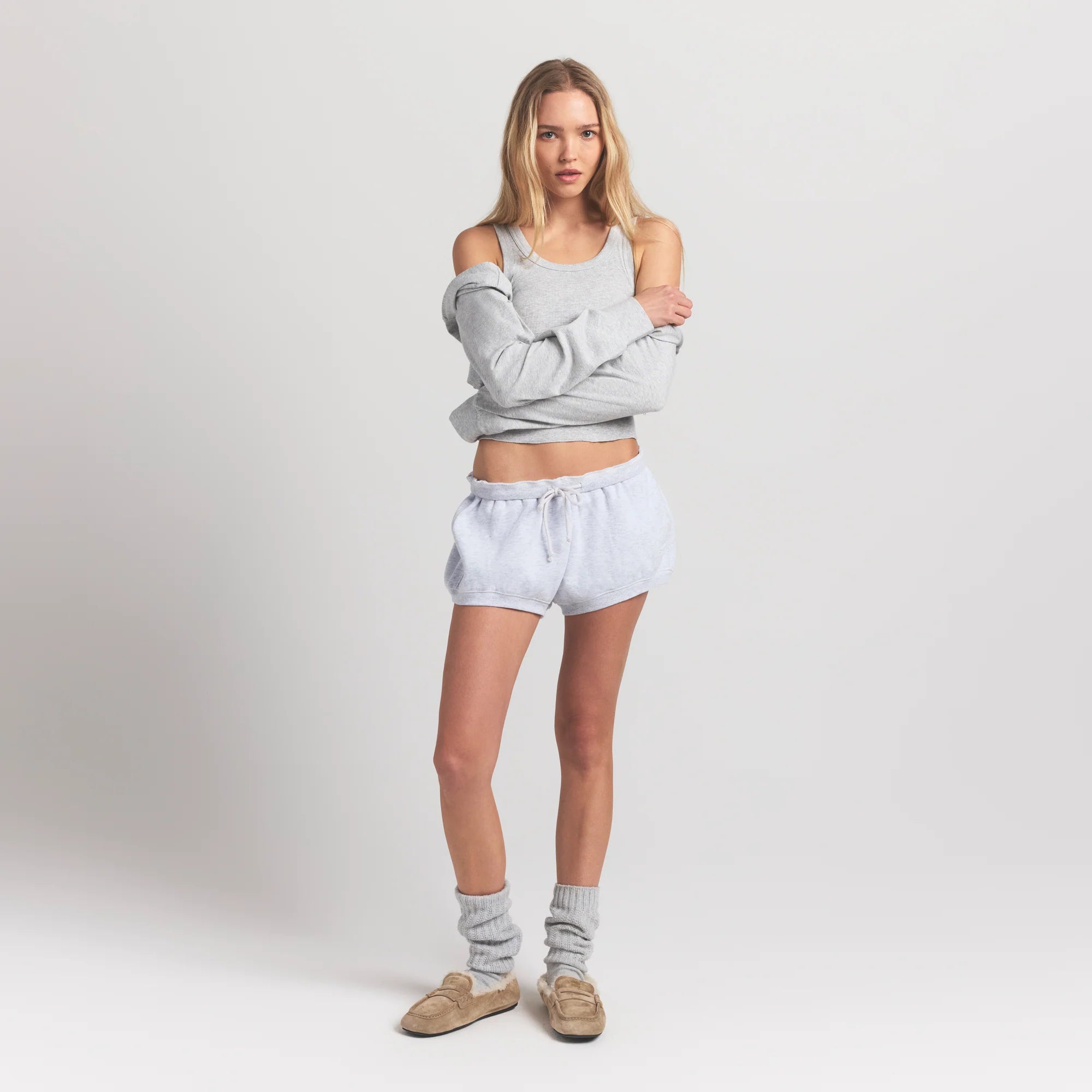 COTTON FLEECE BUBBLE HEM SHORT | LIGHT HEATHER GREY ON A MODEL FRONT VIEW @ | FOCUS: 0.9, 0.1, 0.7