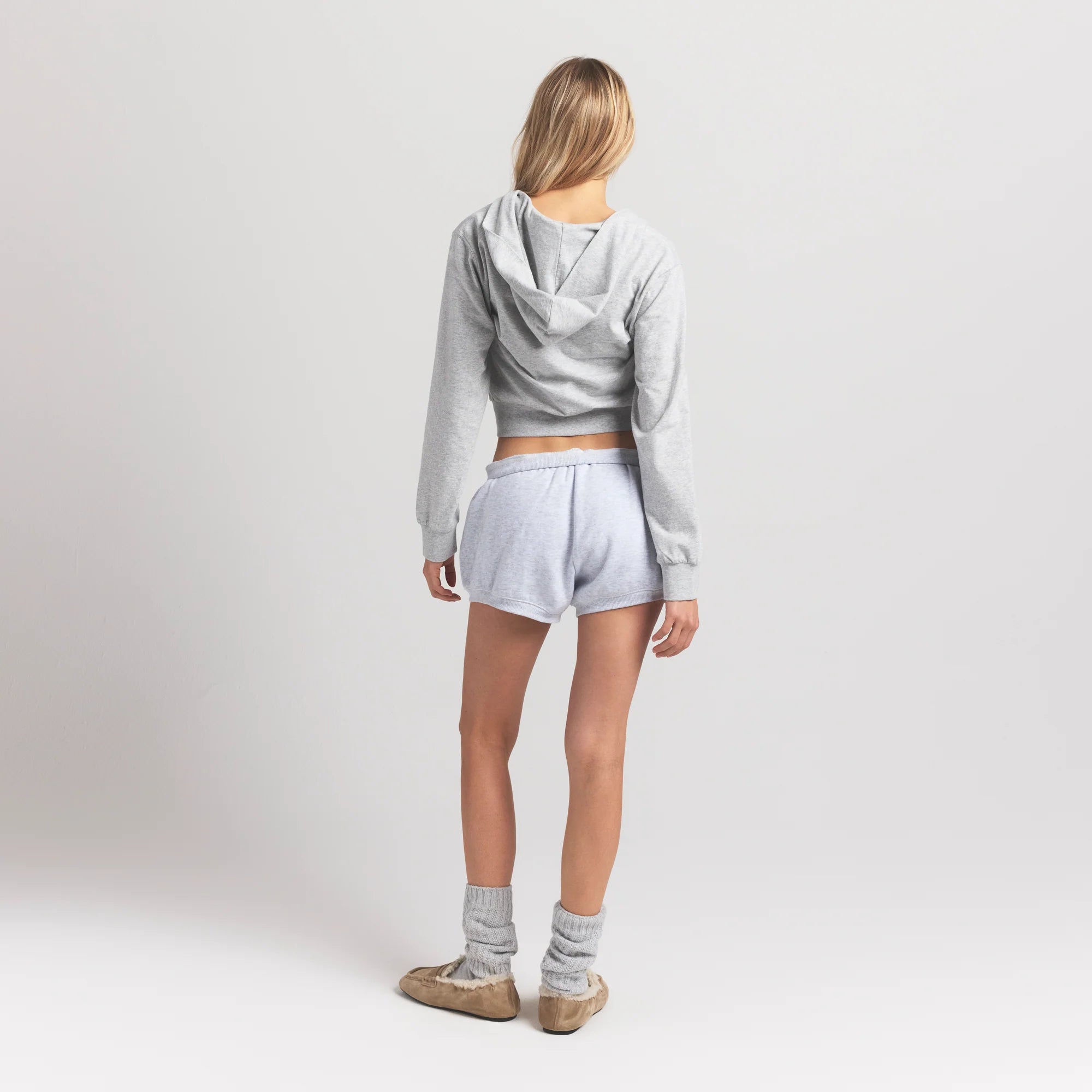 COTTON FLEECE BUBBLE HEM SHORT | LIGHT HEATHER GREY ON A MODEL BACK VIEW @ | FOCUS: 0.9, 0.1, 0.7