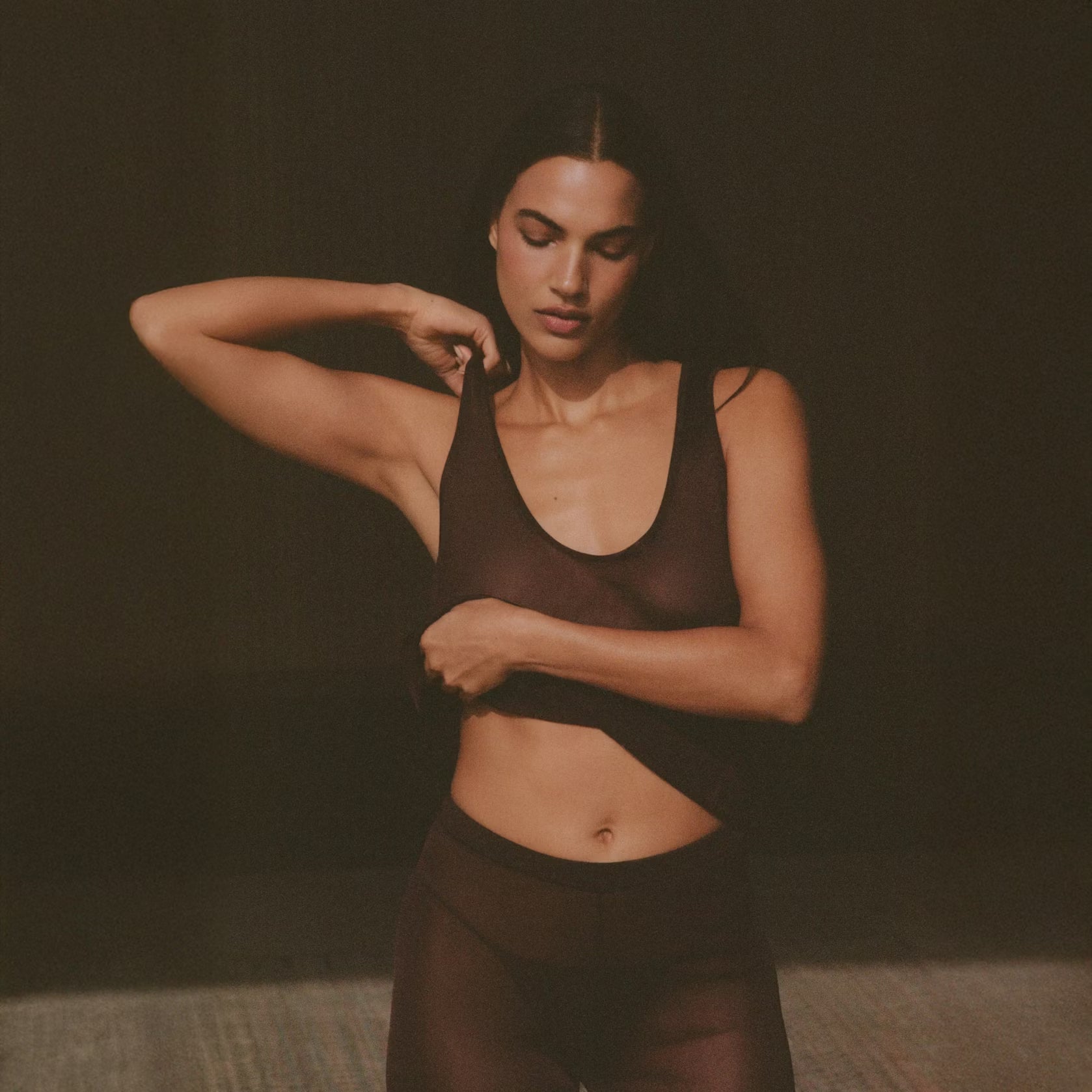 SLINKY KNIT SCOOP TANK| CURRANT