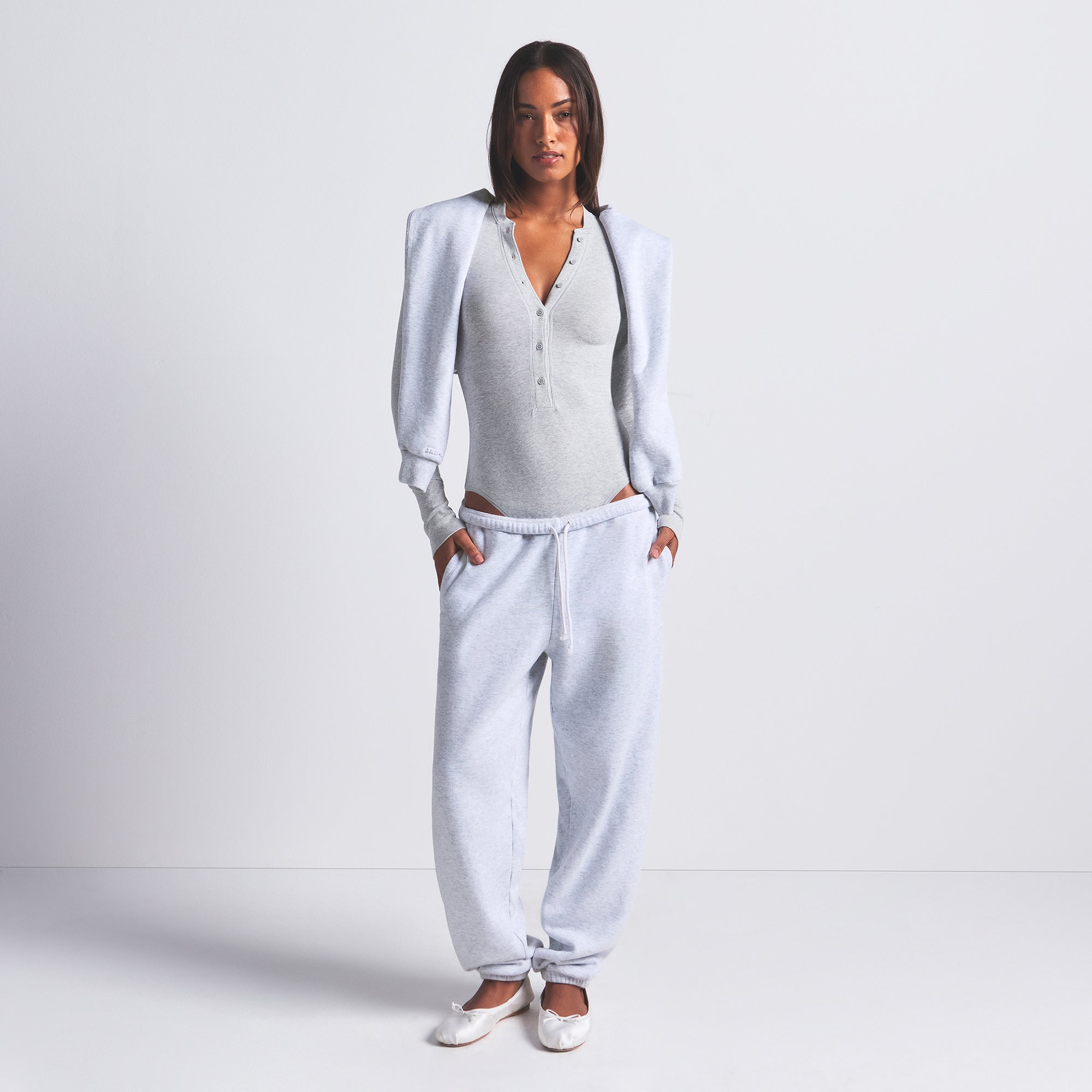COTTON FLEECE CLASSIC JOGGER | LIGHT HEATHER GREY ON A MODEL FRONT VIEW | FOCUS: 0.0, 1.0, 0.9