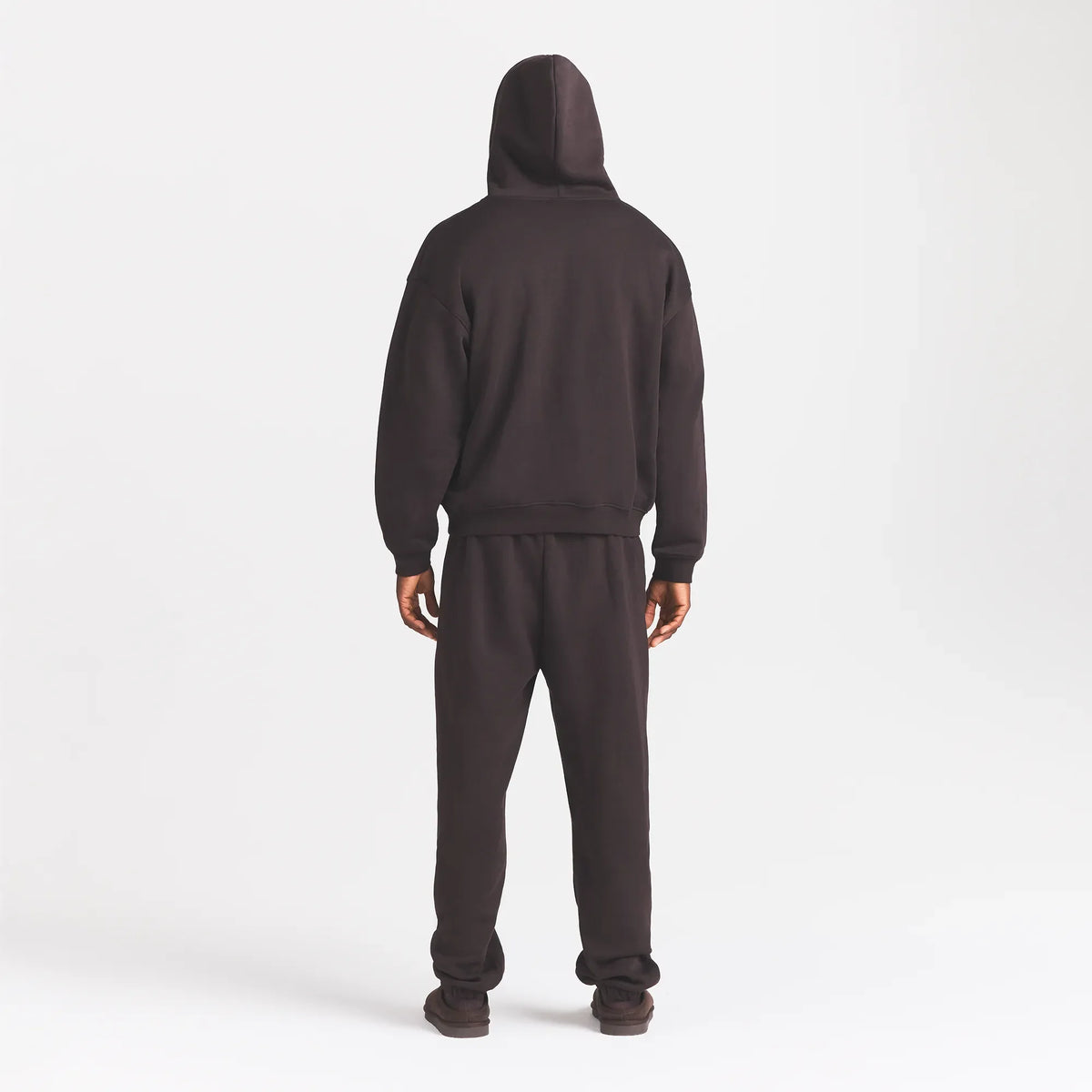FLEECE LOUNGE MENS RELAXED JOGGER | DARK ROAST ON A MODEL BACK VIEW @ | FOCUS: 0.0, 1.0, 0.9