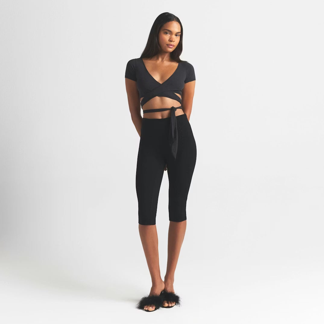 FITS EVERYBODY WRAP SUPER CROPPED T-SHIRT | ONYX