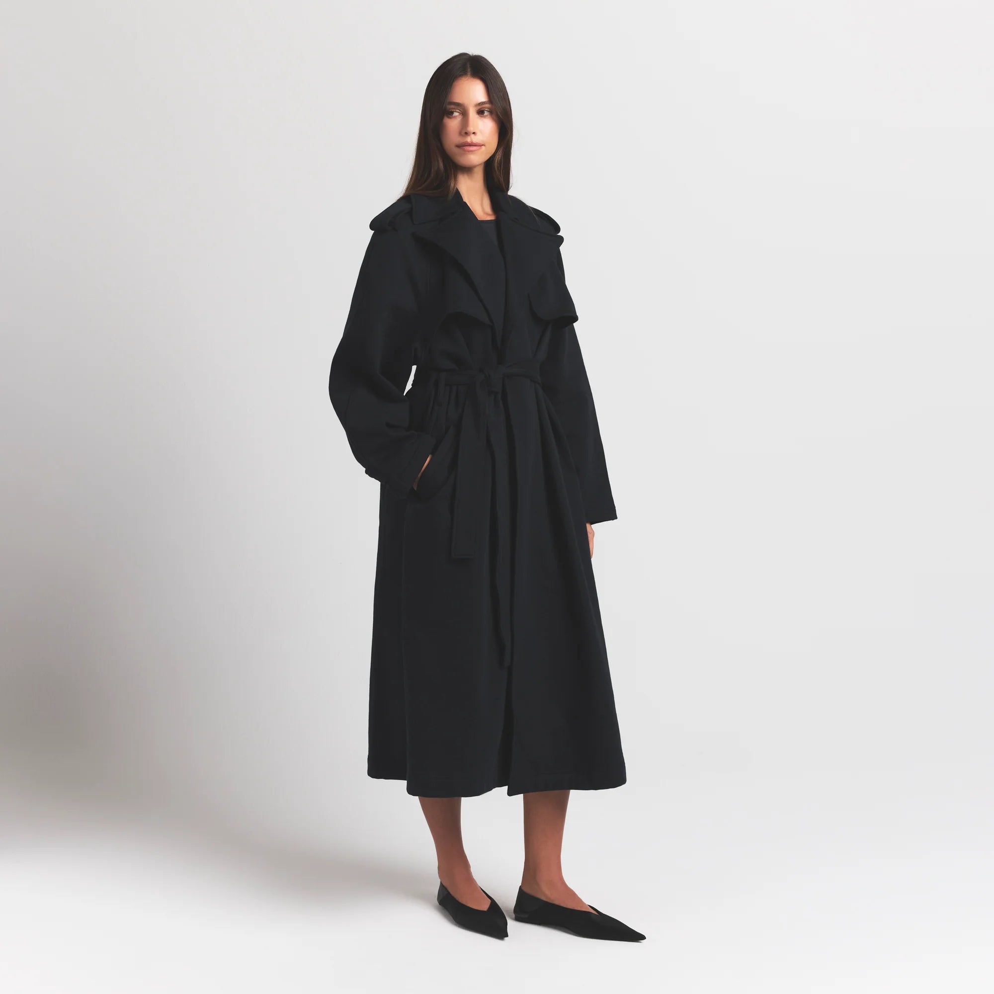 BOYFRIEND FLEECE TRENCH COAT | ONYX ON A MODEL FRONT VIEW @ | FOCUS: 0.9, 0.1, 0.7