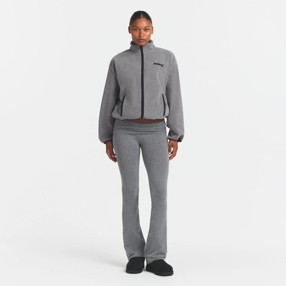 OUTDOOR FLEECE MOCK NECK ZIP UP JACKET | DARK HEATHER GREY ON A MODEL FRONT VIEW @ | FOCUS: 0.0, 1.0, 0.9