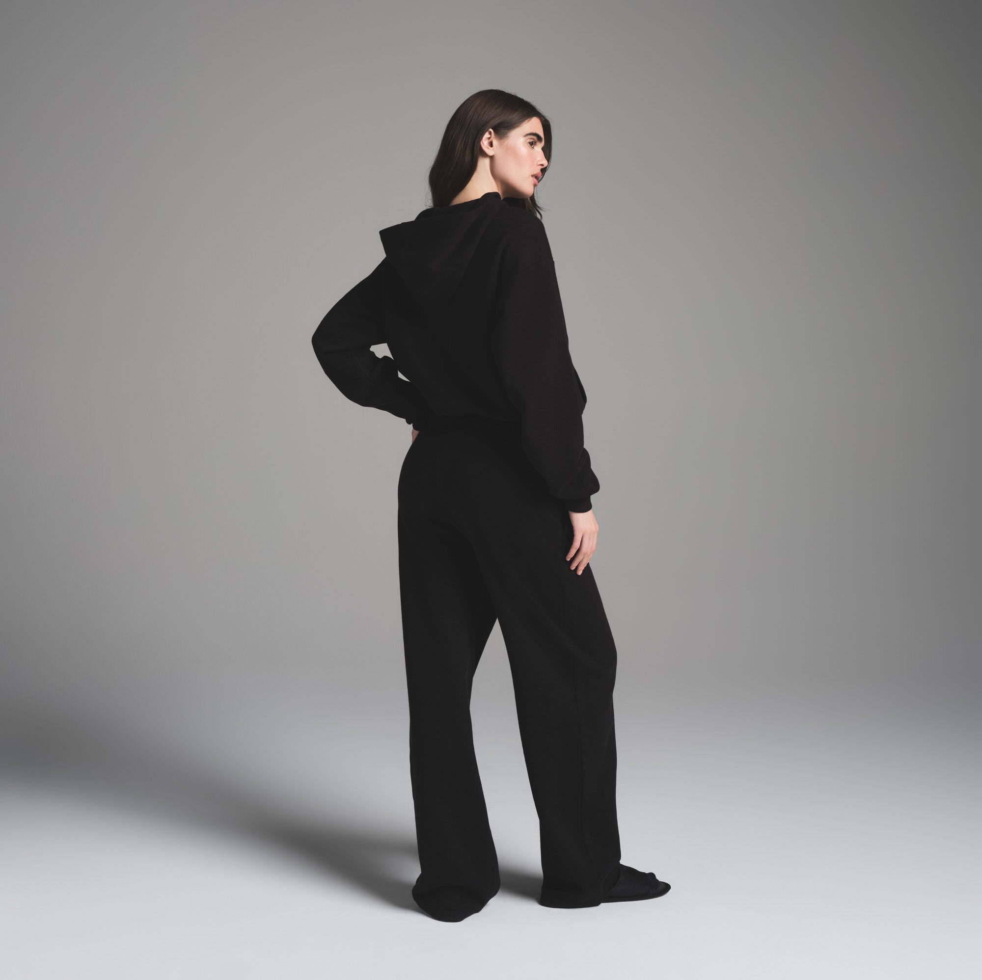 COTTON FLEECE CLASSIC HOODIE | ONYX ON A MODEL FRONT VIEW | FOCUS: 0.0, 1.0, 0.9