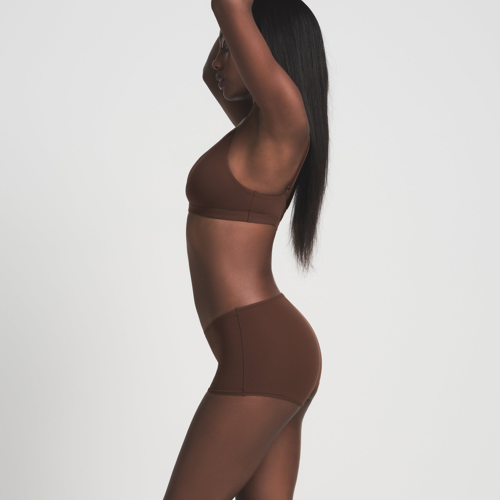 FITS EVERYBODY BOY SHORT | COCOA ON A MODEL SIDE VIEW | FOCUS: 0.0, 1.0, 0.9