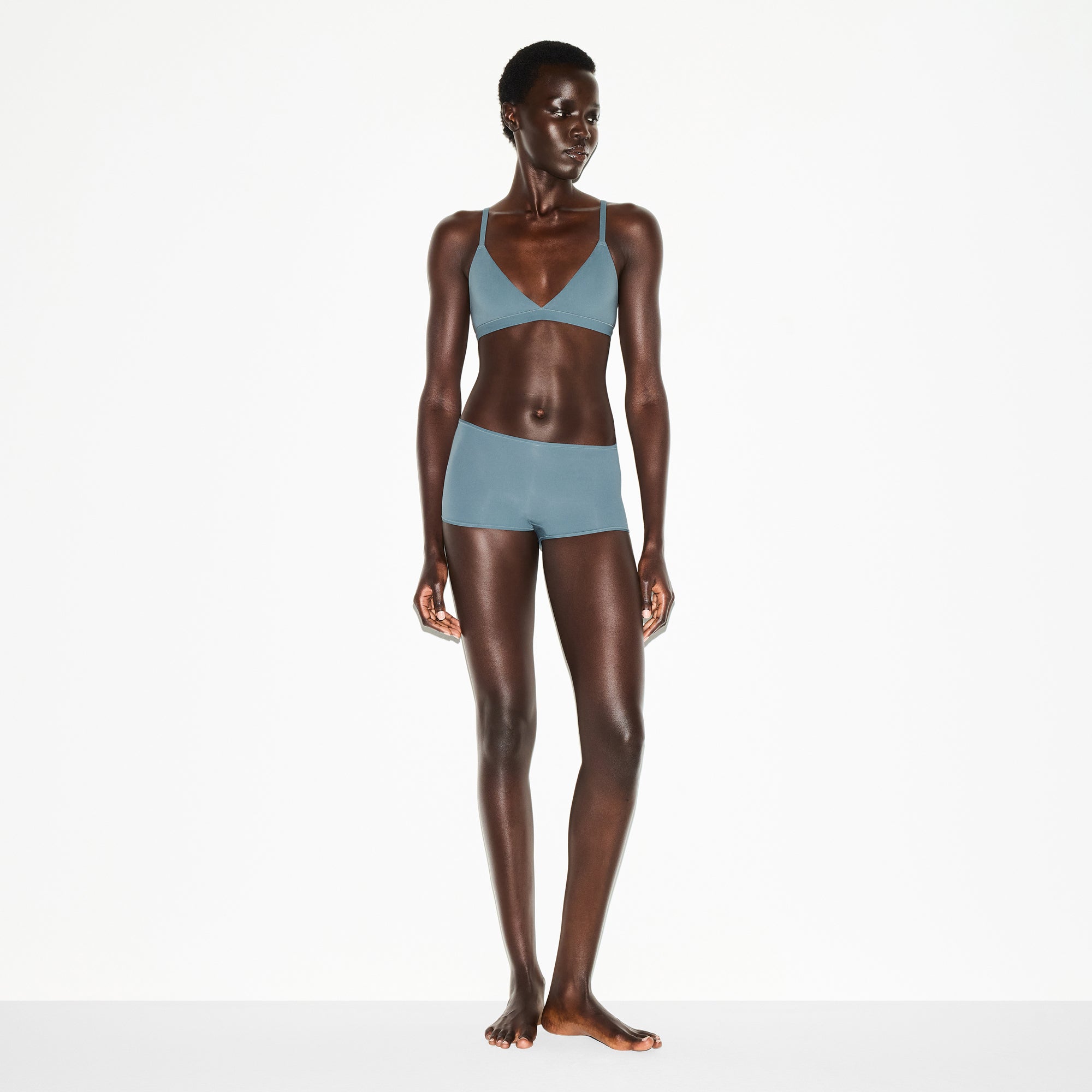 FITS EVERYBODY BOY SHORT | ZIRCON ON A MODEL FRONT VIEW @ | FOCUS: 0.0, 1.0, 0.9