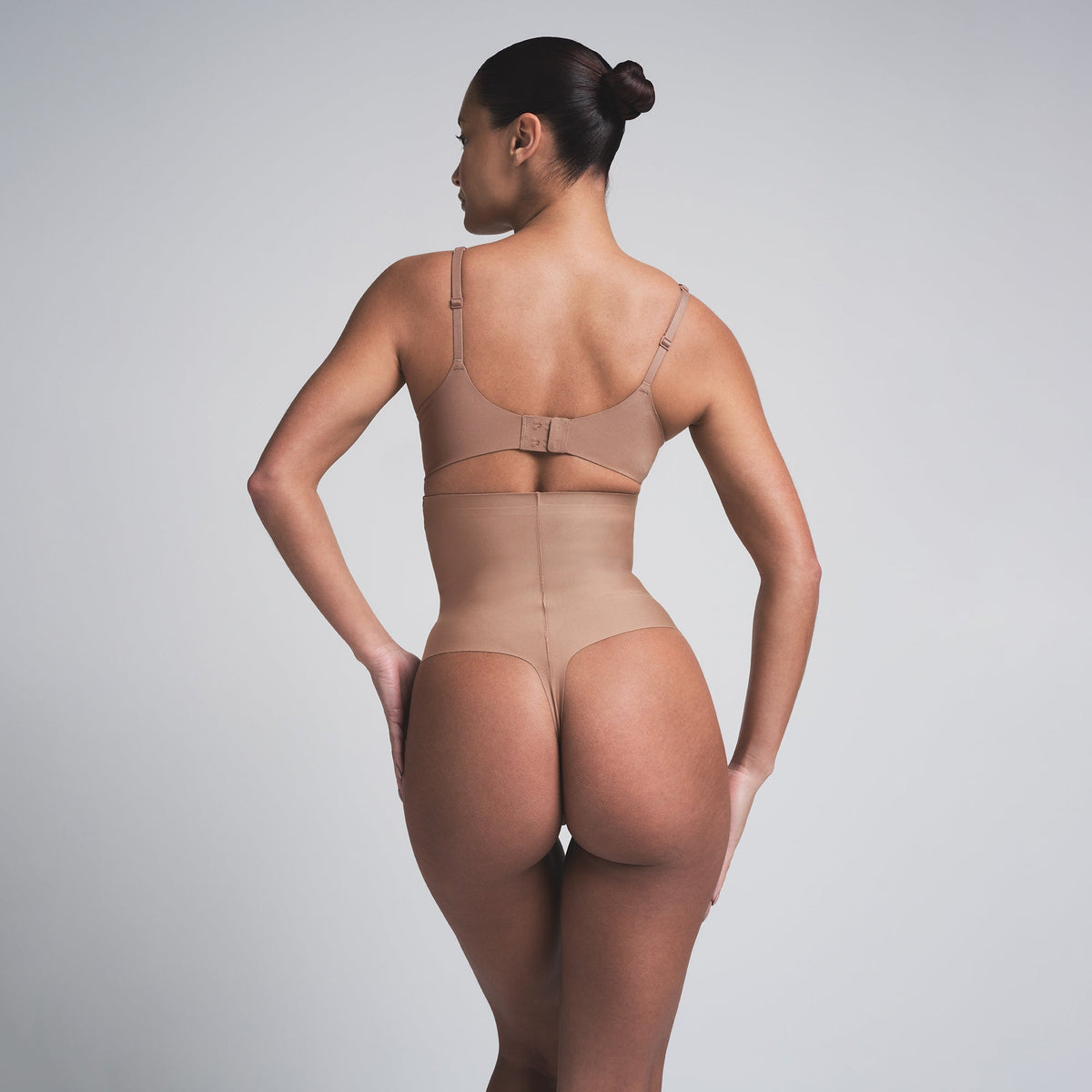 SKIMS BODY CORE SCULPT HIGH-WAISTED THONG | SIENNA ON A MODEL BACK VIEW