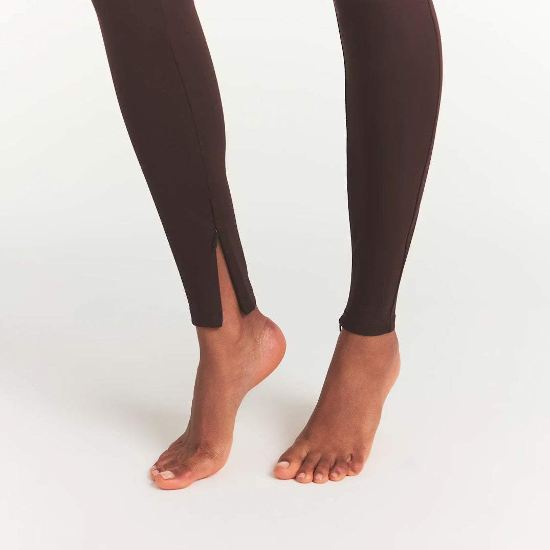 THE ESSENTIAL COLLECTION HIGH-WAISTED LEGGING | ESPRESSO