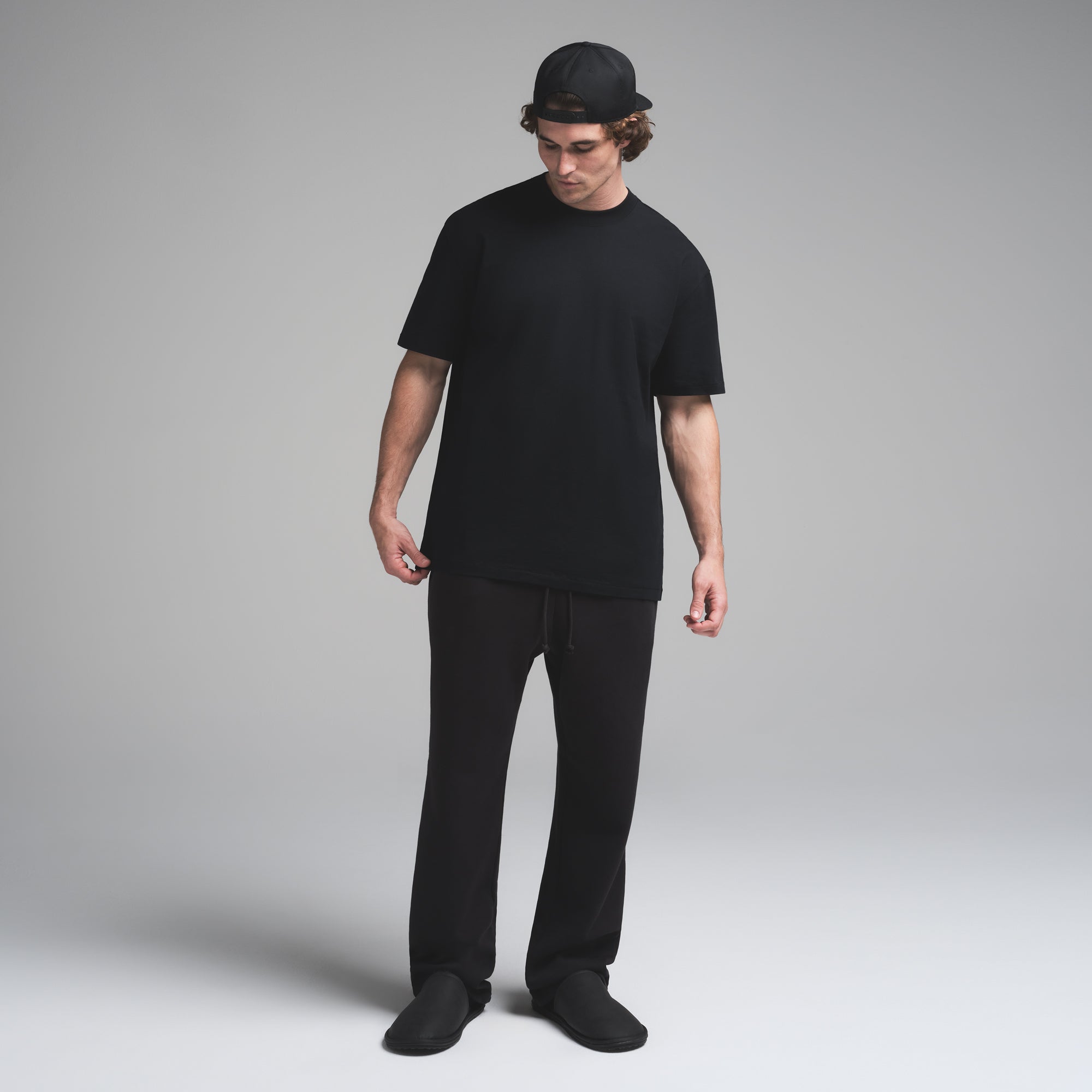 HEAVYWEIGHT COTTON MENS RELAXED T-SHIRT | OBSIDIAN ON A MODEL FRONT VIEW | FOCUS: 0.0, 1.0, 0.9