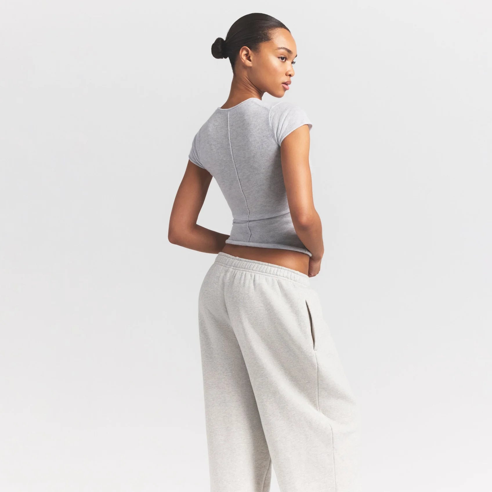 FEATHERWEIGHT CASHMERE TEE | LIGHT HEATHER GREY ON A MODEL SIDE VIEW S | FOCUS: 0.0, 1.0, 0.9