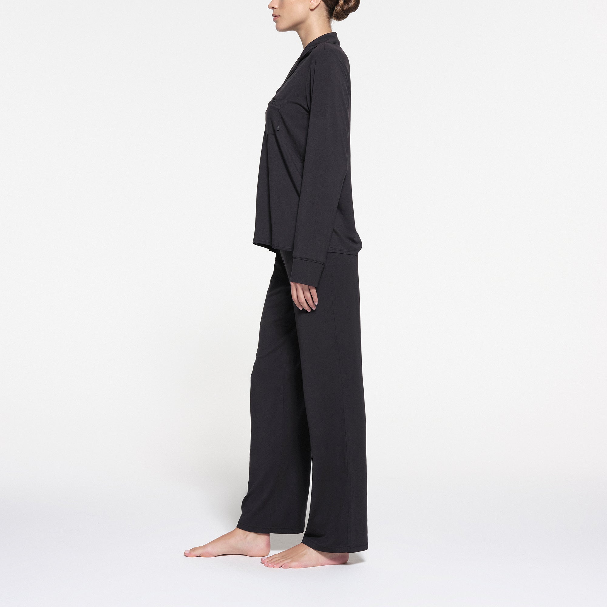 SKIMS SLEEP LONG SLEEVE BUTTON UP SLEEP SET | ONYX ON A MODEL SIDE VIEW
