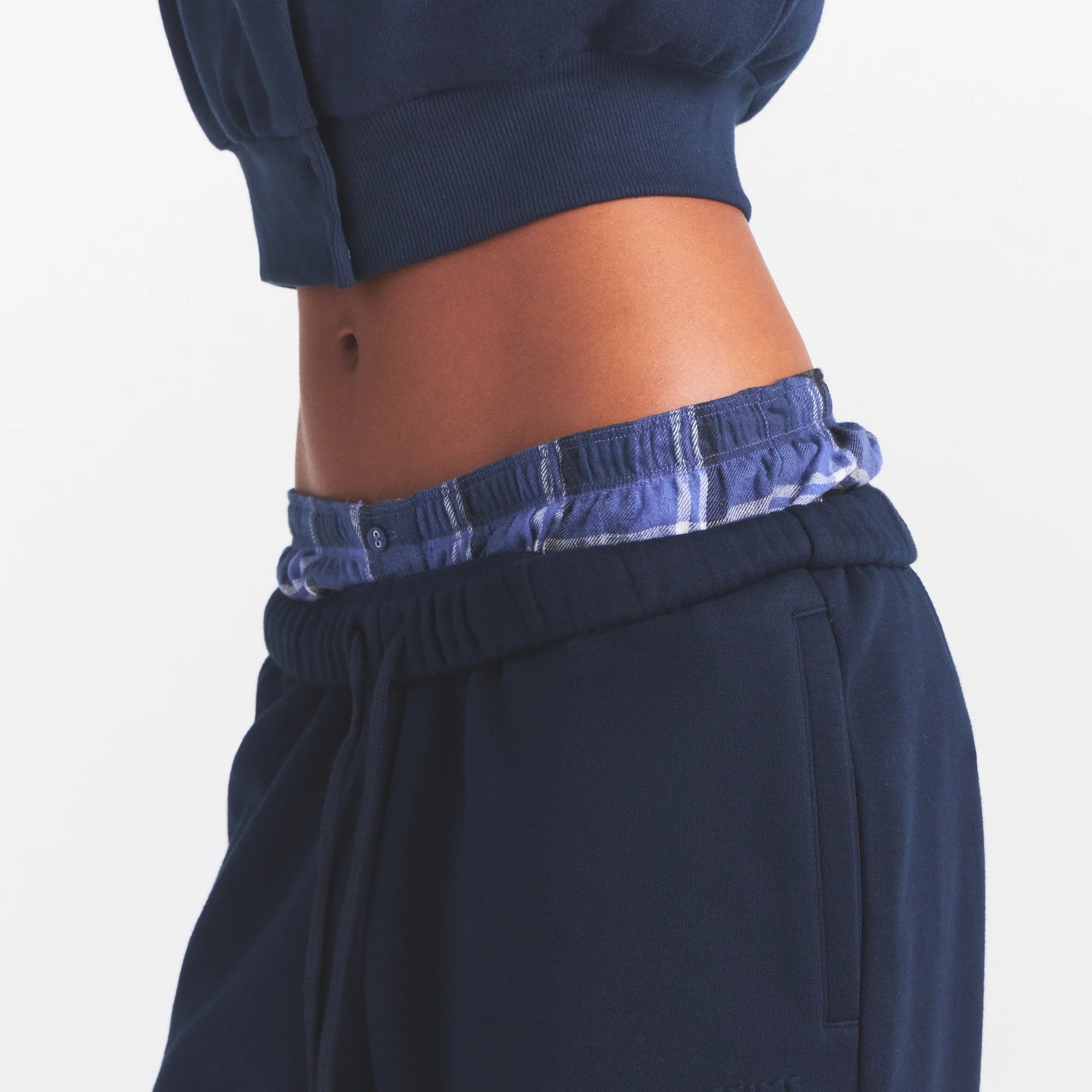 COTTON FLEECE CLASSIC STRAIGHT LEG PANT | NAVY ON A MODEL SIDE VIEW