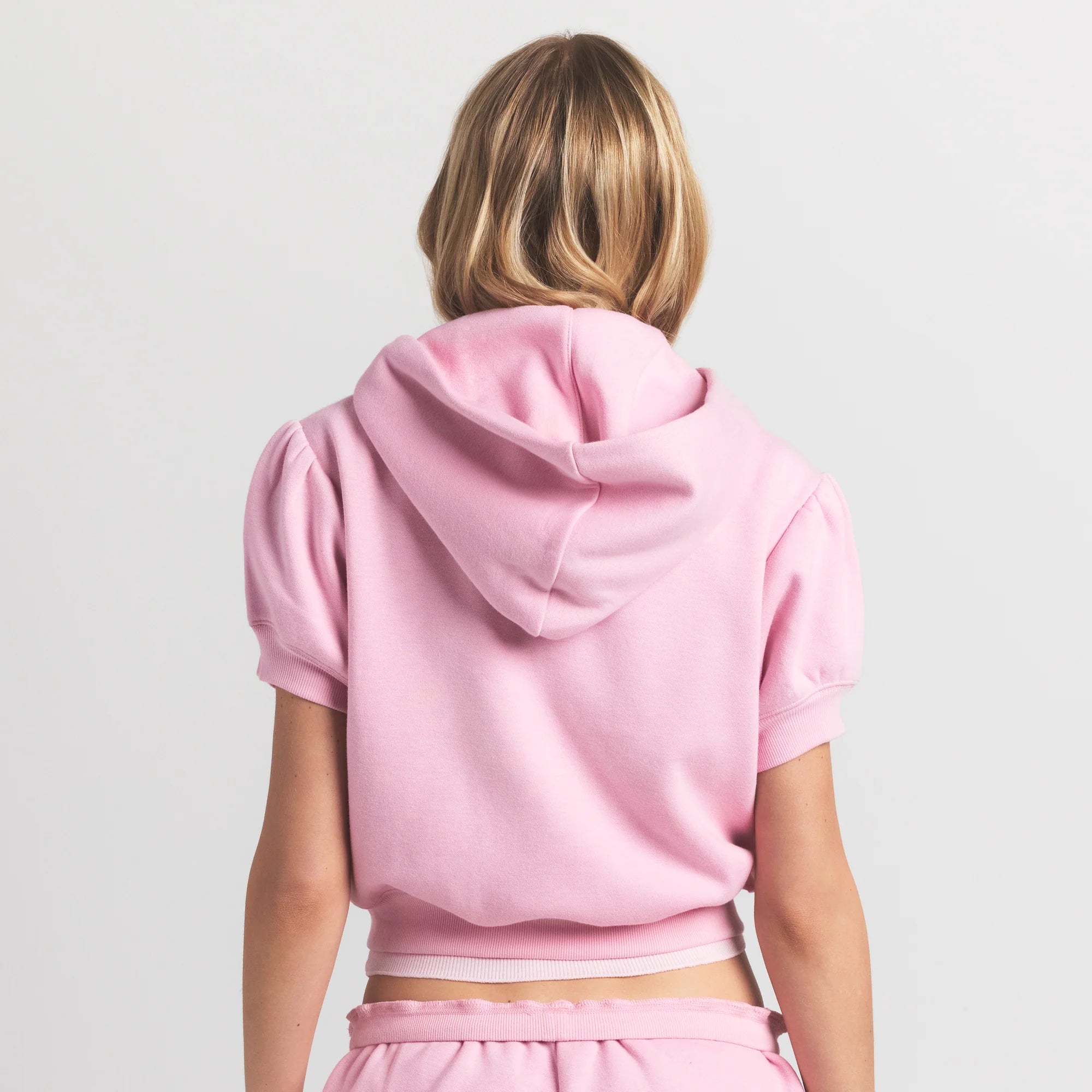 COTTON FLEECE BUBBLE SLEEVE CROPPED ZIP UP | HALITE ON A MODEL FRONT VIEW @ | FOCUS: 0.9, 0.1, 0.7