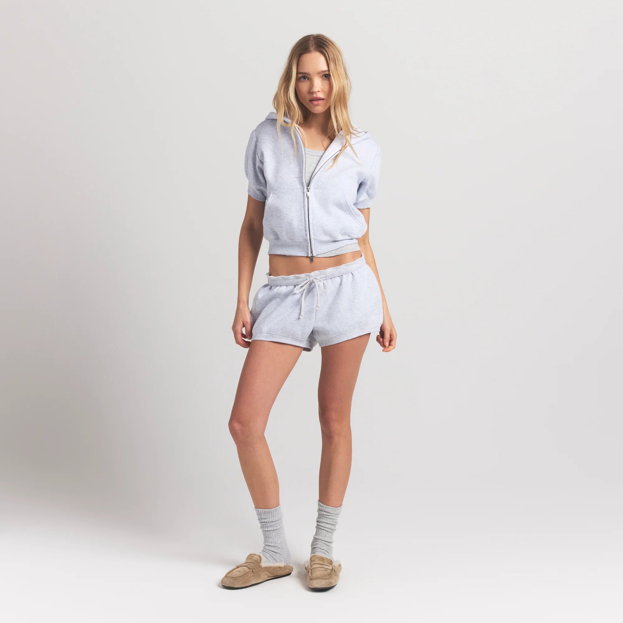 COTTON FLEECE BUBBLE SLEEVE CROPPED ZIP UP | LIGHT HEATHER GREY ON A MODEL FRONT VIEW @ | FOCUS: 0.9, 0.1, 0.7