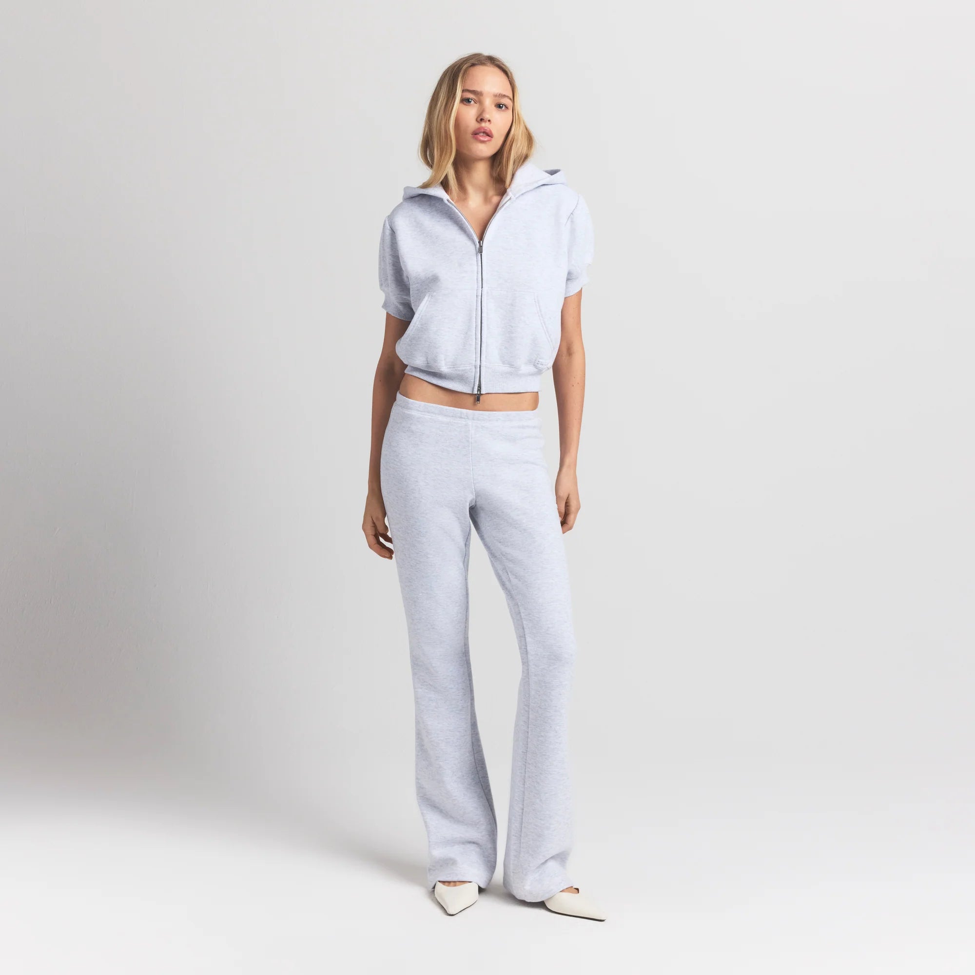 COTTON FLEECE BUBBLE SLEEVE CROPPED ZIP UP | LIGHT HEATHER GREY ON A MODEL FRONT VIEW @ | FOCUS: 0.9, 0.1, 0.7