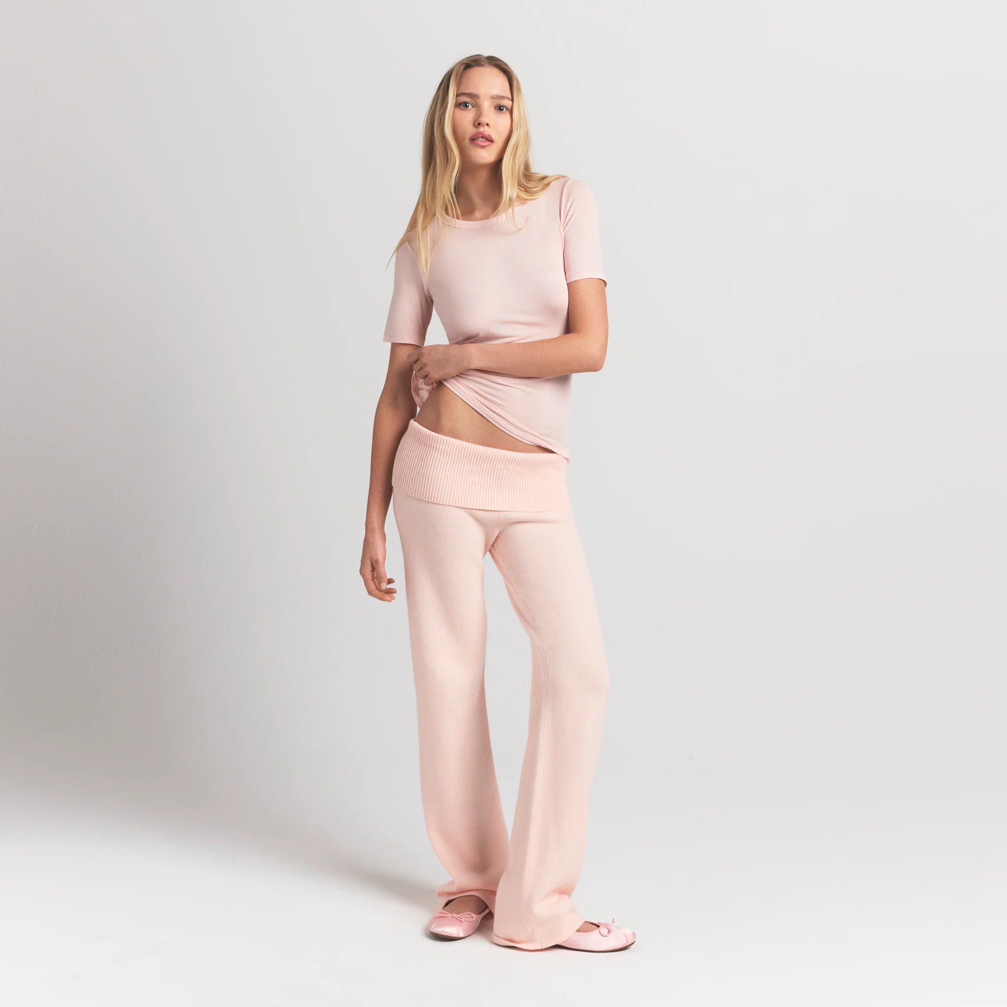 SHEER MODAL LONG T-SHIRT | PRIMROSE ON A MODEL FRONT VIEW @ | FOCUS: 0.9, 0.1, 0.7