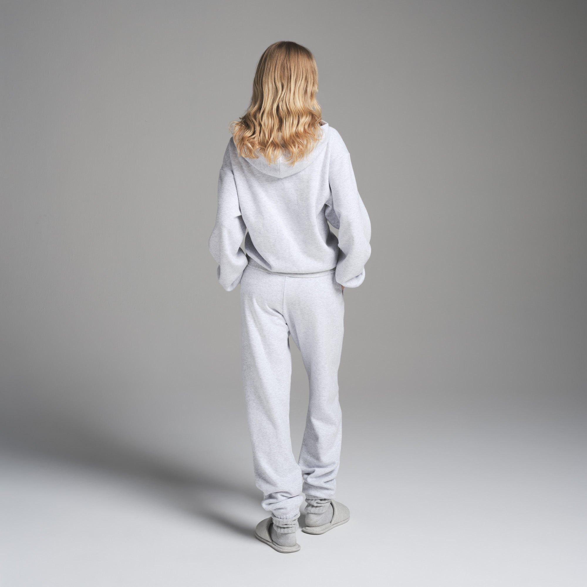COTTON FLEECE CLASSIC ZIP UP HOODIE | LIGHT HEATHER GREY ON A MODEL FRONT VIEW | FOCUS: 0.0, 1.0, 0.9