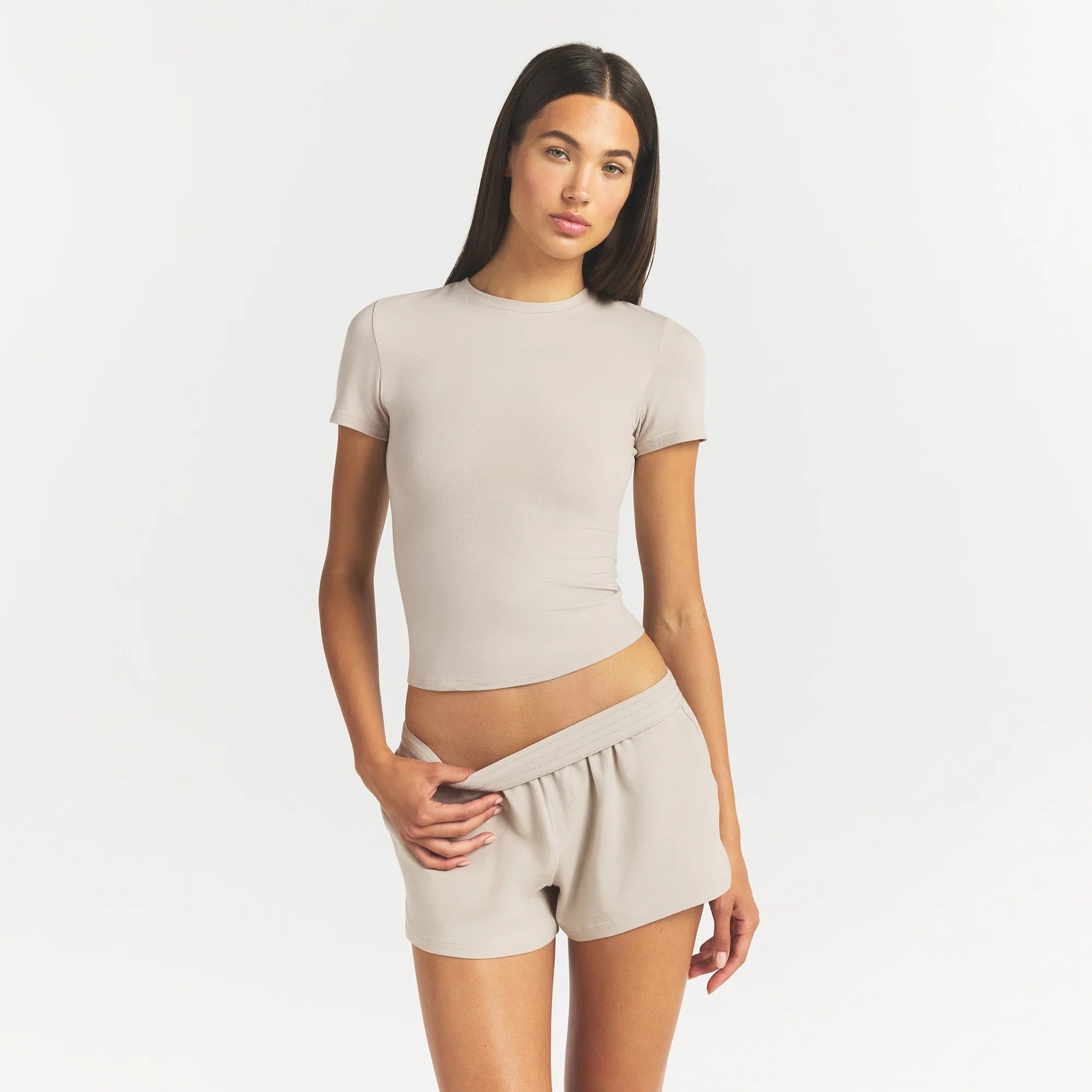 COTTON JERSEY T-SHIRT | STONE ON A MODEL FRONT VIEW @ | FOCUS: 0.0, 1.0, 0.9