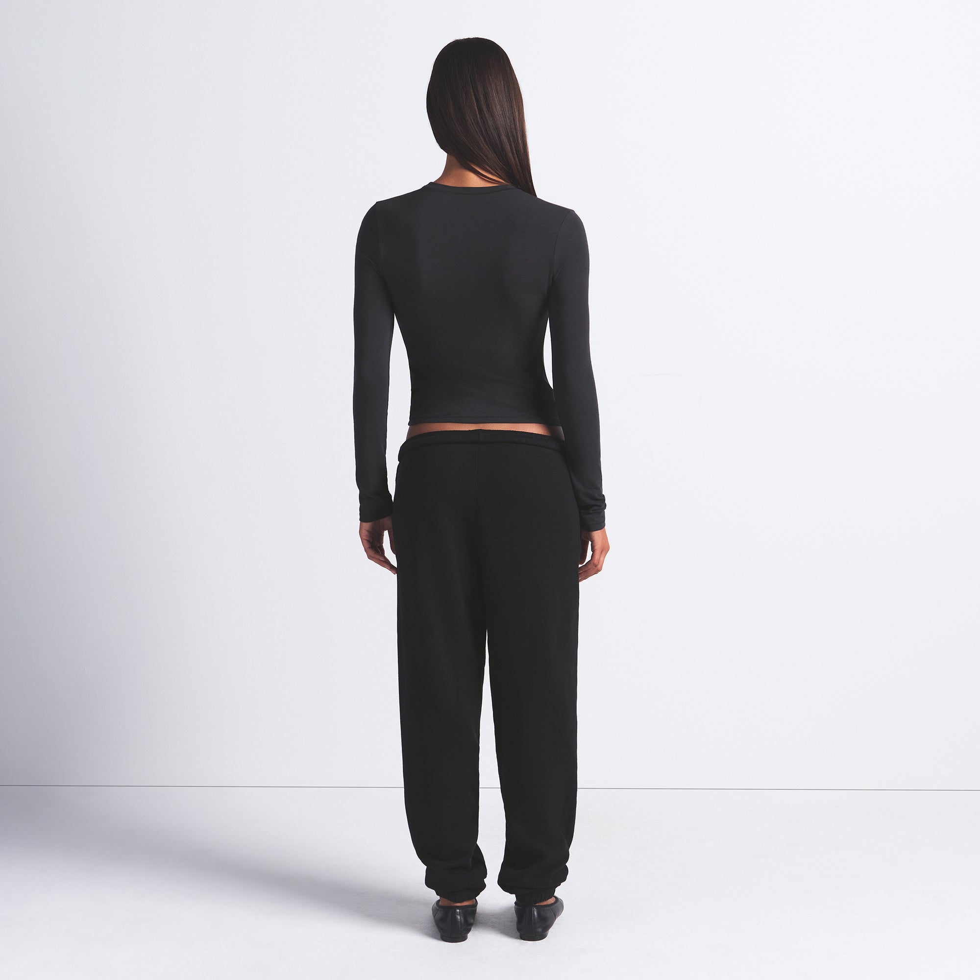COTTON JERSEY LONG SLEEVE T-SHIRT | SOOT ON A MODEL FRONT VIEW @ | FOCUS: 0.0, 1.0, 0.9
