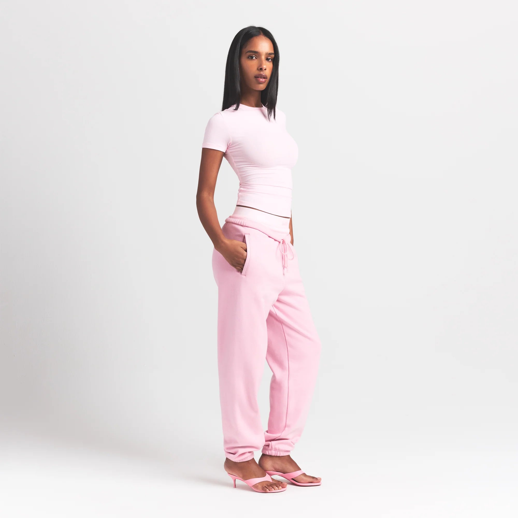 COTTON RIB T-SHIRT | CHERRY BLOSSOM ON A MODEL SIDE VIEW @ | FOCUS: 0.9, 0.1, 0.7