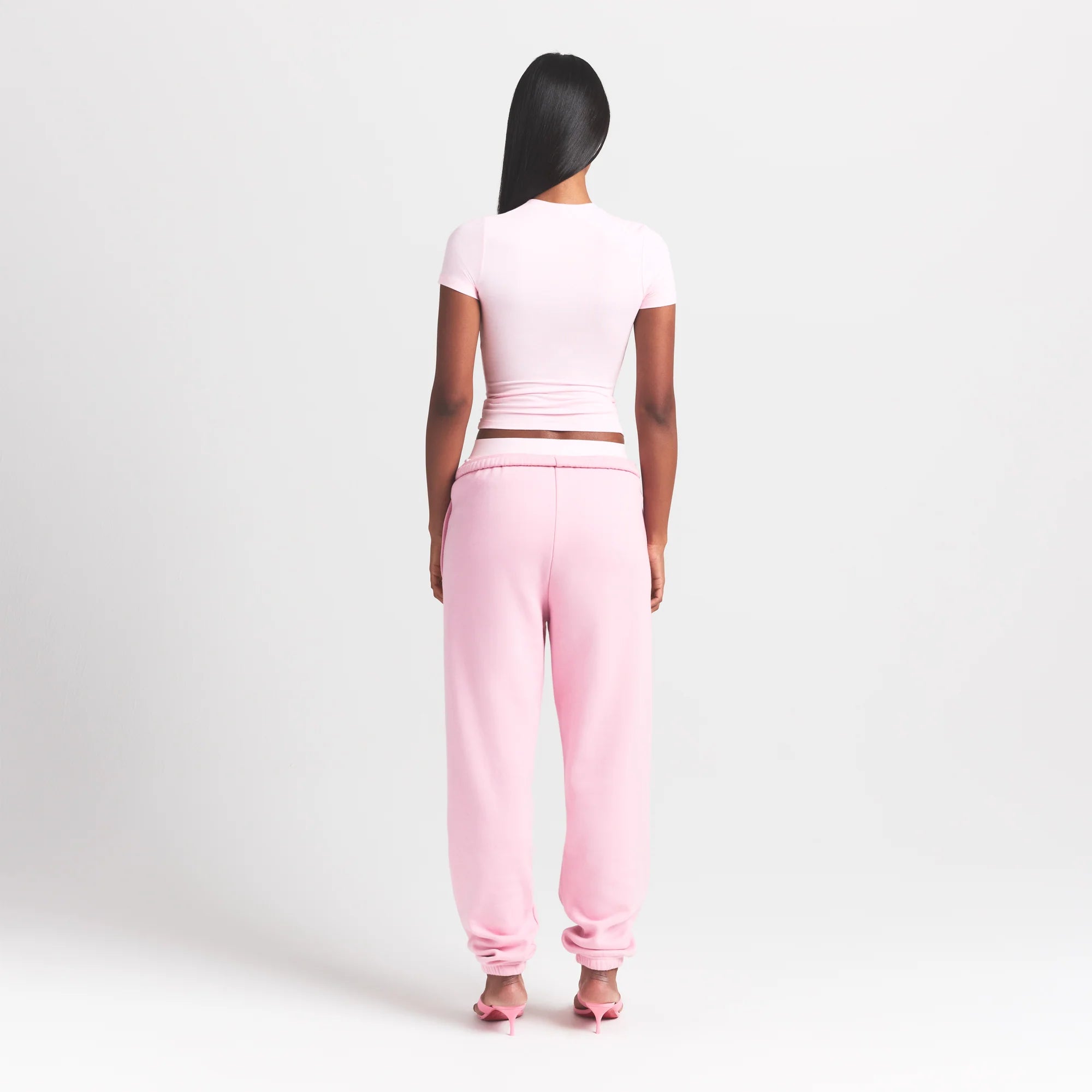 COTTON RIB T-SHIRT | CHERRY BLOSSOM ON A MODEL BACK VIEW @ | FOCUS: 0.9, 0.1, 0.7
