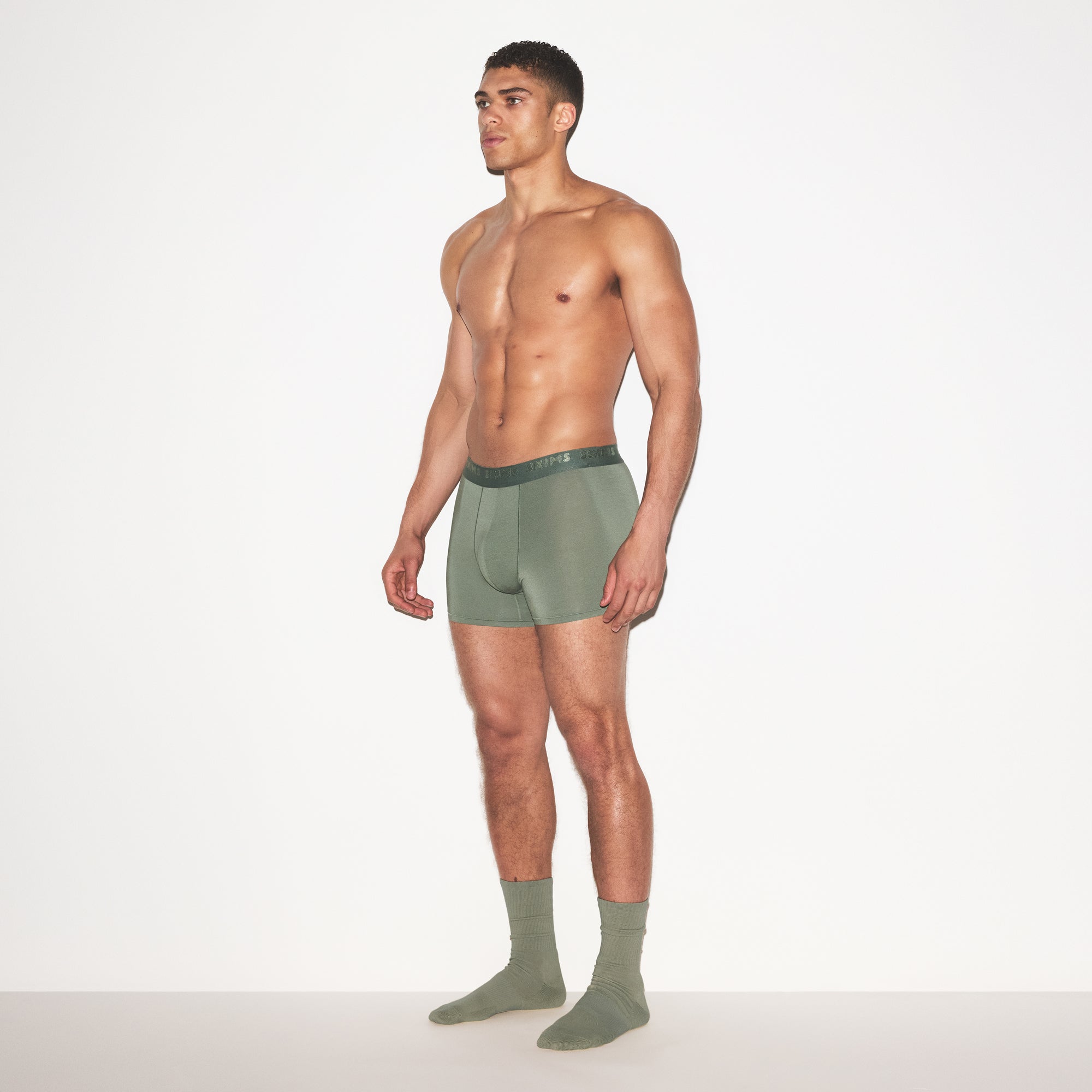 SKIMS STRETCH MENS 3" BOXER BRIEF 3-PACK | LAUREL MULTI ON A MODEL FRONT VIEW | FOCUS: 0.0, 1.0, 0.9