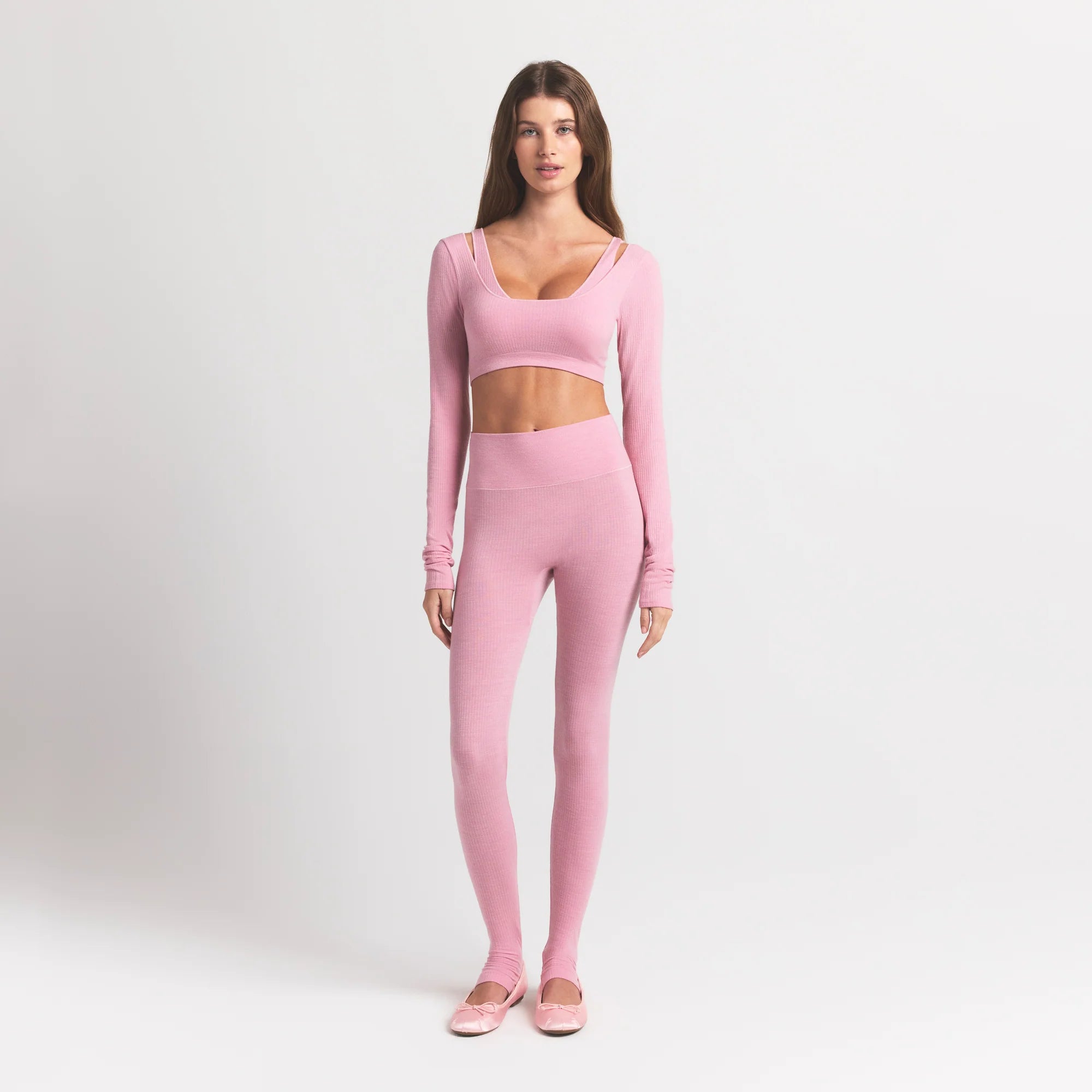 WOOL RIB HIGH-WAISTED LEGGING | HALITE ON A MODEL FRONT VIEW @ | FOCUS: 0.9, 0.1, 0.7