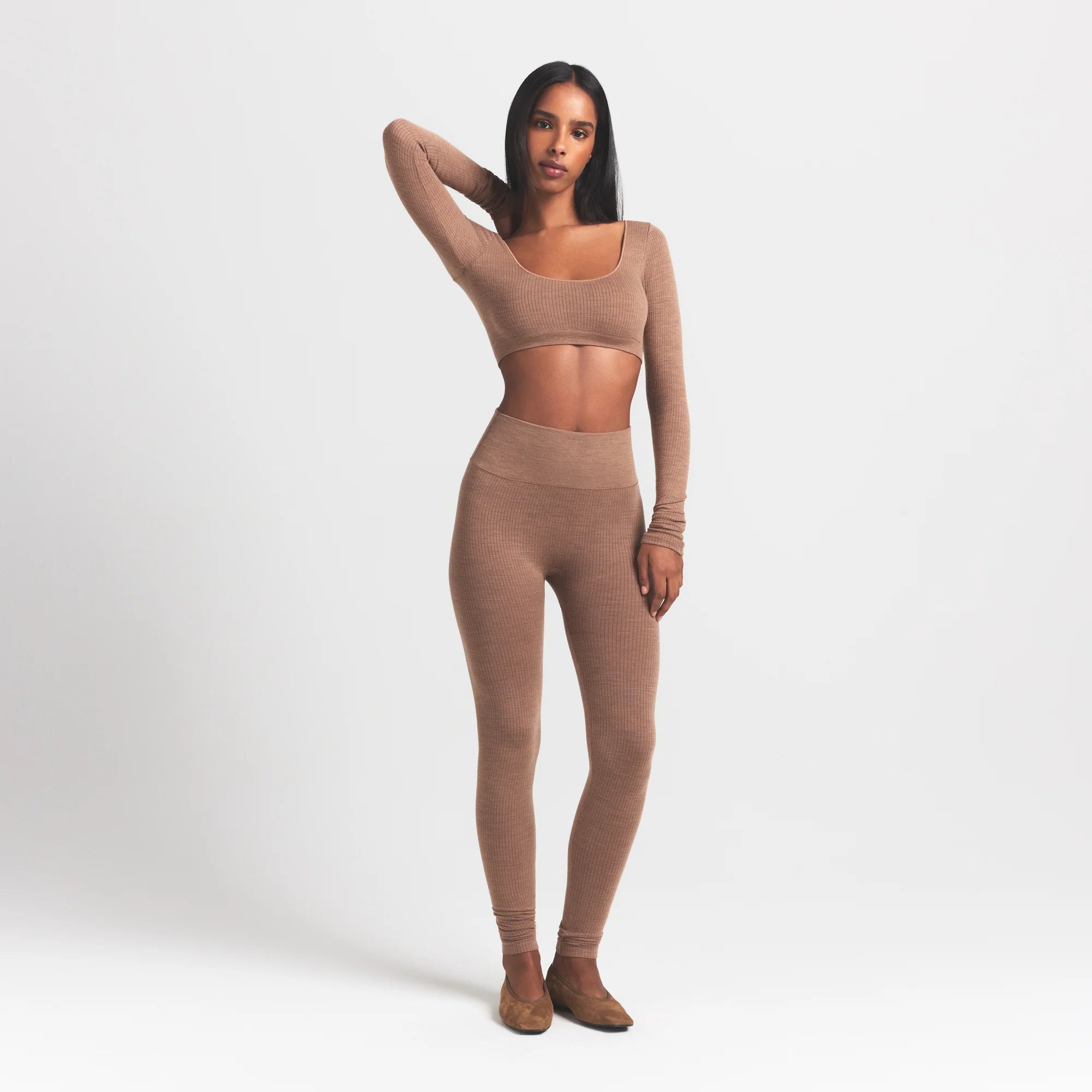 WOOL RIB HIGH-WAISTED LEGGING | SIENNA ON A MODEL FRONT VIEW @ | FOCUS: 0.9, 0.1, 0.7
