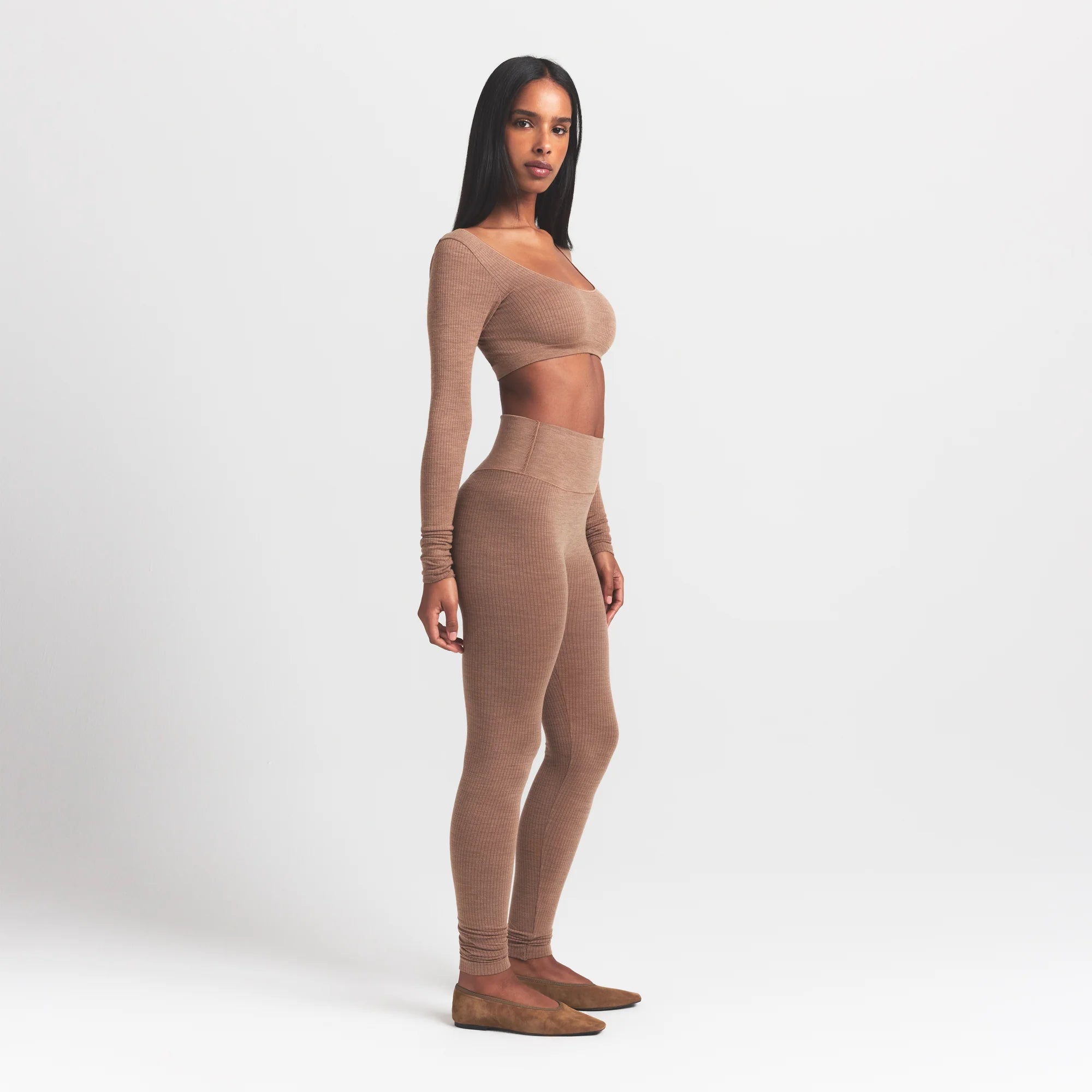 WOOL RIB HIGH-WAISTED LEGGING | SIENNA ON A MODEL FRONT VIEW @ | FOCUS: 0.9, 0.1, 0.7