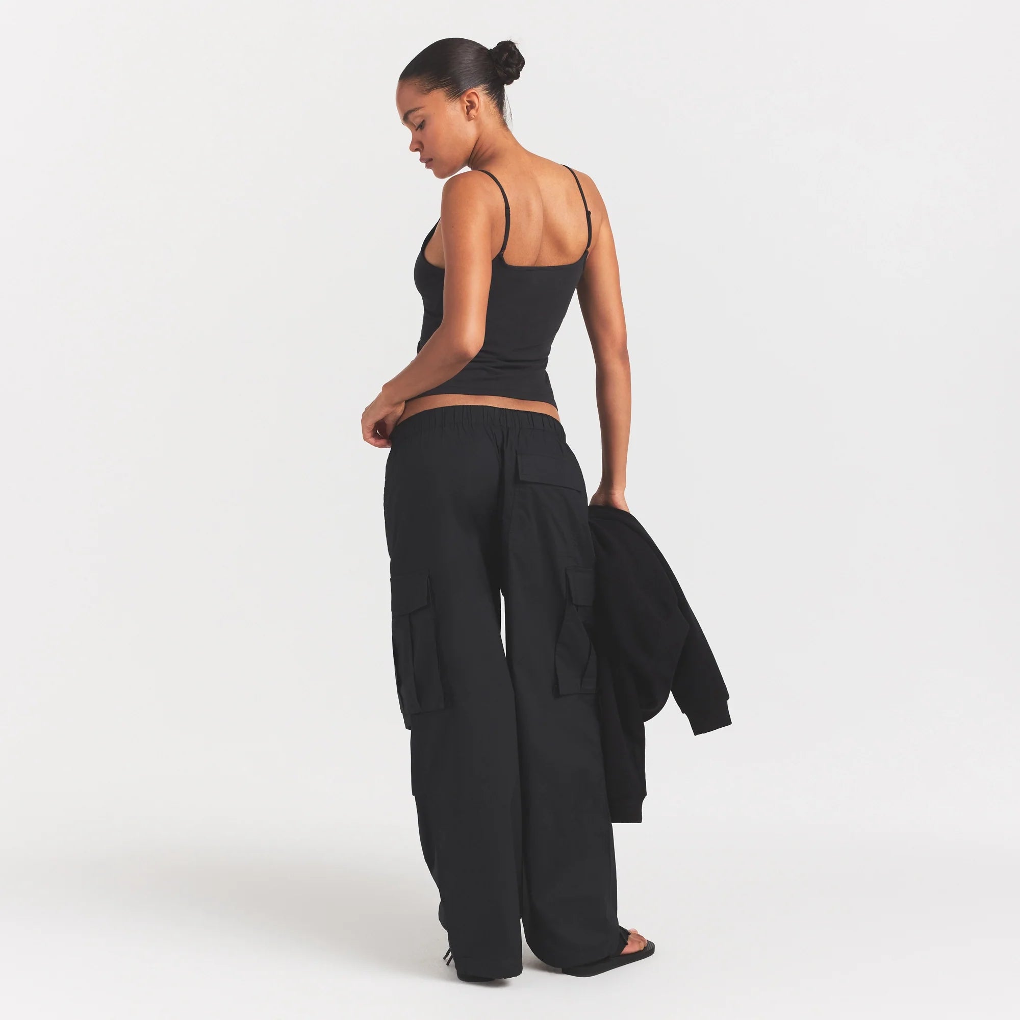 WOVEN COTTON OVERSIZED LOW RISE CARGO PANT | ONYX ON A MODEL FRONT VIEW @ | FOCUS: 0.0, 1.0, 0.9