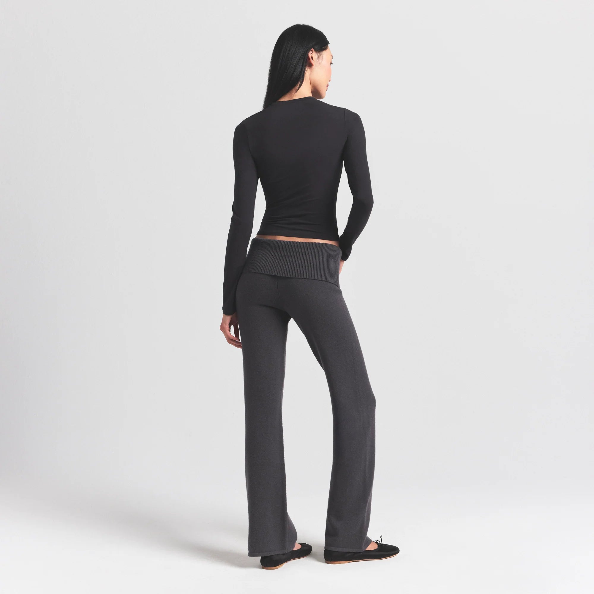SWEATER KNITS PANT | ASH ON A MODEL FRONT VIEW @ | FOCUS: 0.0, 1.0, 0.9