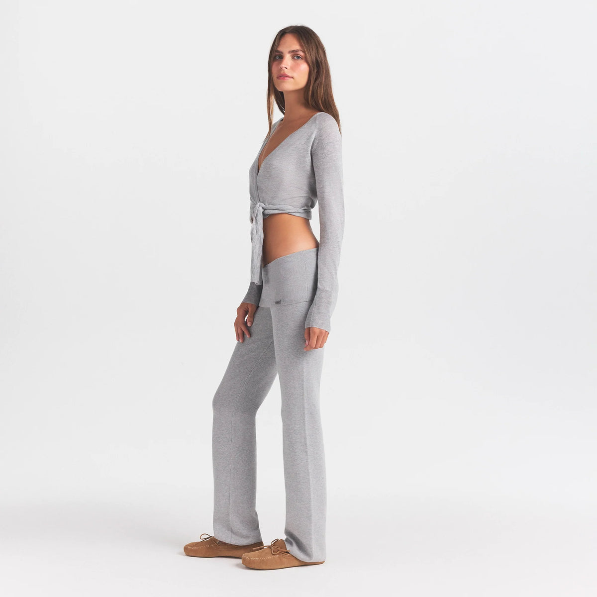ESSENTIAL KNIT FOLDOVER PANT | MID HEATHER GREY & LAYS FLAT ON A WHITE BACKGROUND | FLT