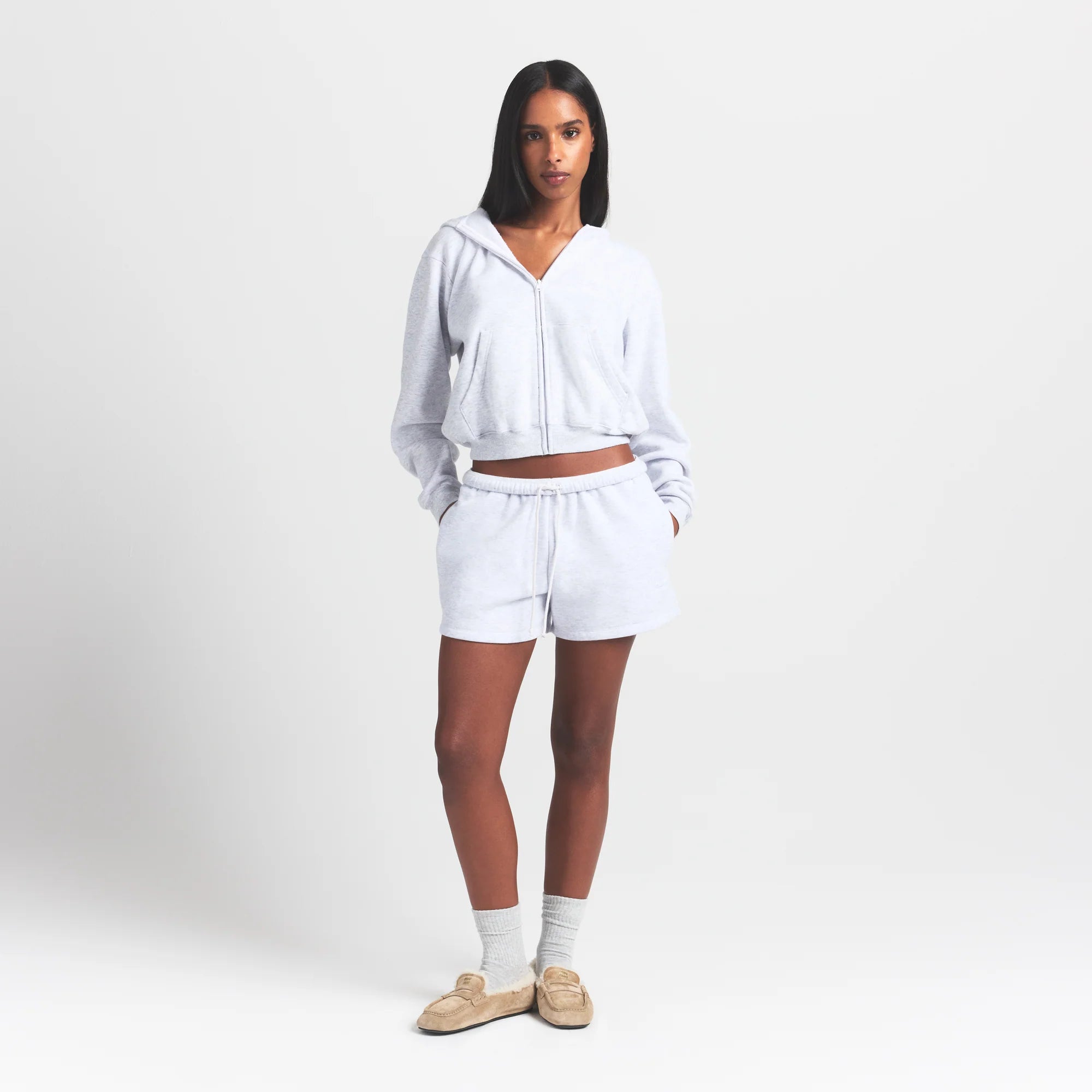 COTTON FLEECE CLASSIC SHORT | LIGHT HEATHER GREY ON A MODEL FRONT VIEW S | FOCUS: 0.0, 1.0, 0.9