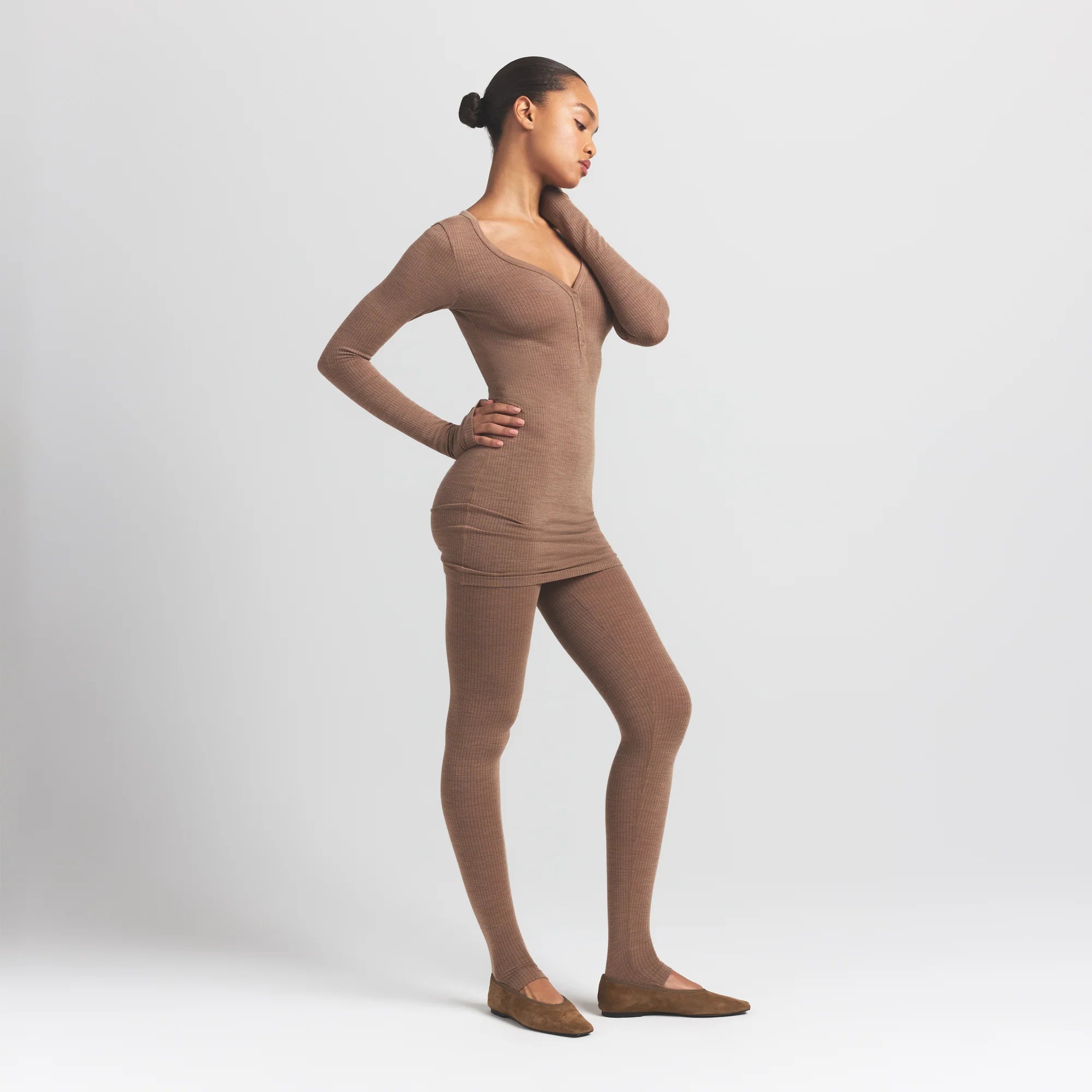 WOOL RIB HENLEY DRESS | SIENNA ON A MODEL SIDE VIEW @ | FOCUS: 0.9, 0.1, 0.7