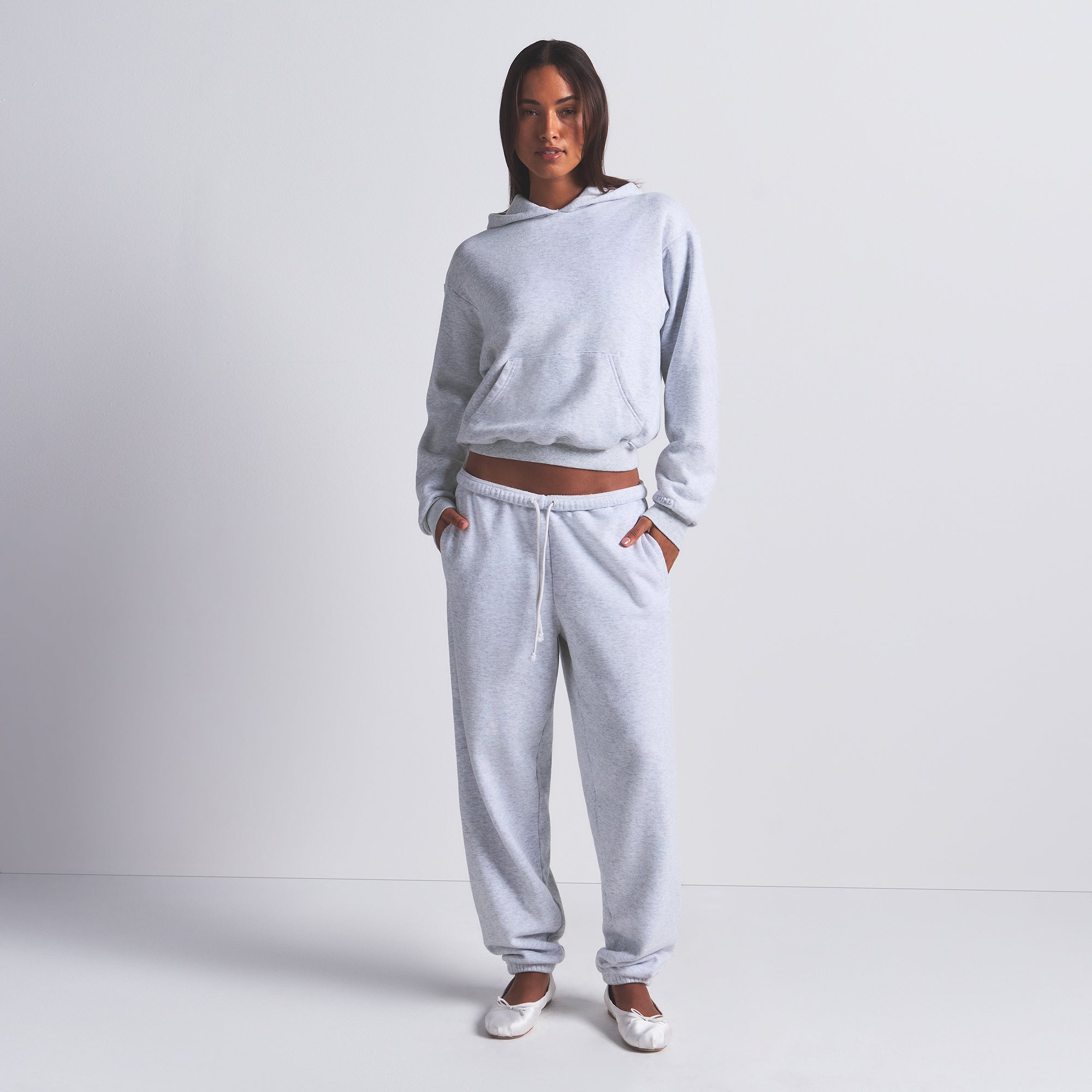 COTTON FLEECE CLASSIC JOGGER | LIGHT HEATHER GREY ON A MODEL FRONT VIEW | FOCUS: 0.0, 1.0, 0.9