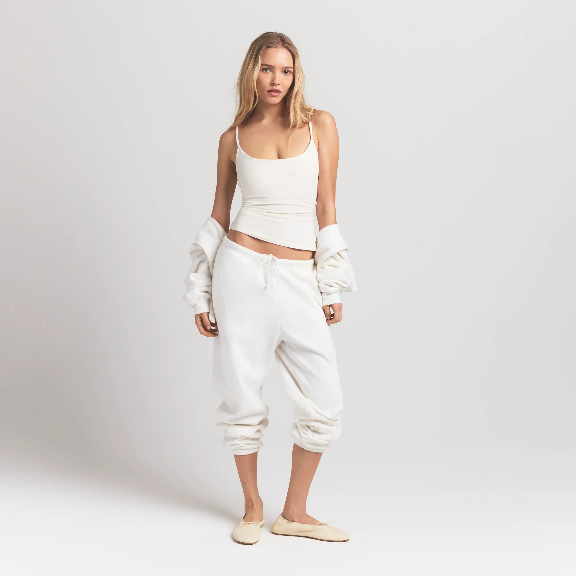 COTTON FLEECE CLASSIC JOGGER | MARBLE ON A MODEL FRONT VIEW @ | FOCUS: 0.9, 0.1, 0.7
