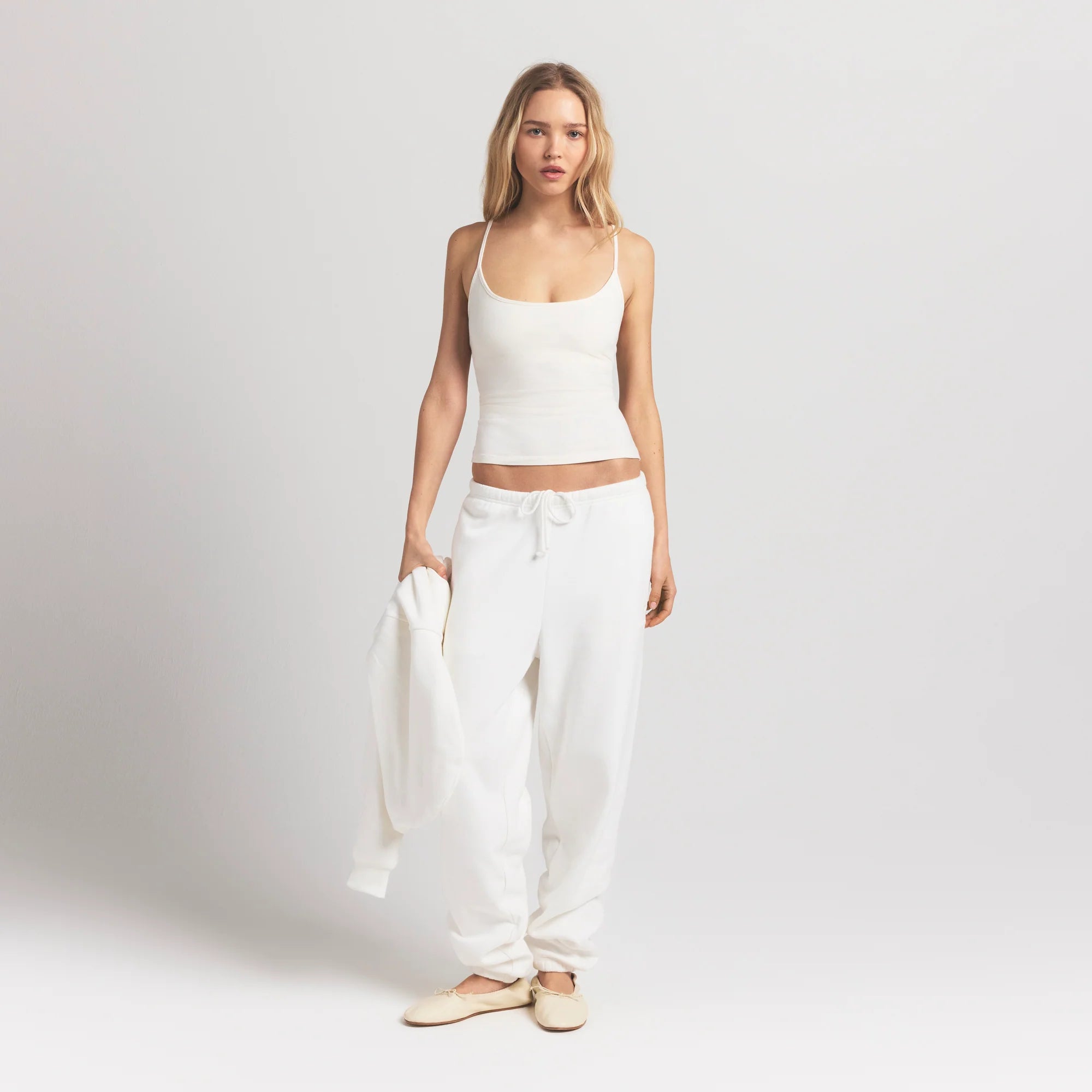 COTTON FLEECE CLASSIC JOGGER | MARBLE ON A MODEL FRONT VIEW @ | FOCUS: 0.9, 0.1, 0.7