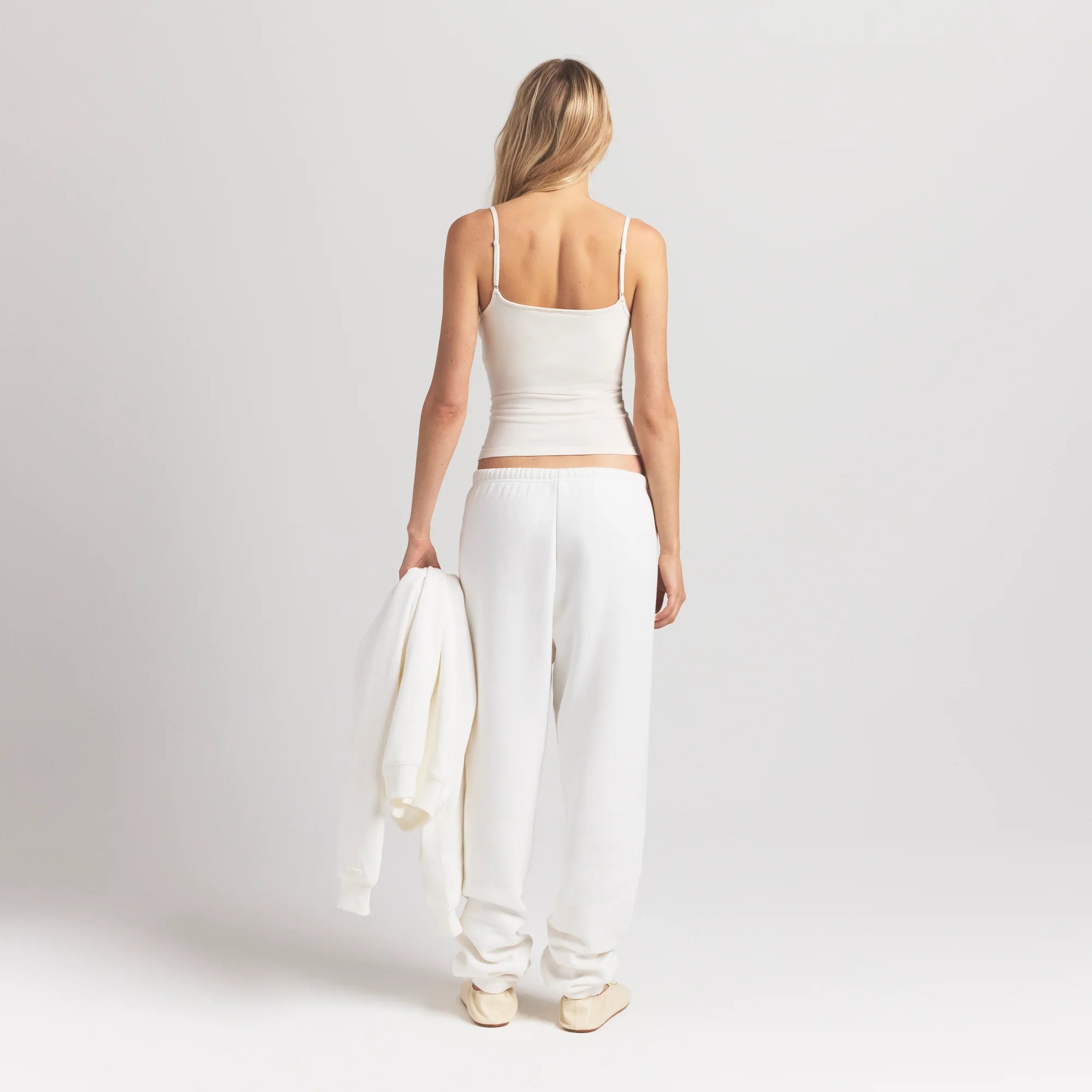 COTTON FLEECE CLASSIC JOGGER | MARBLE ON A MODEL BACK VIEW @ | FOCUS: 0.9, 0.1, 0.7